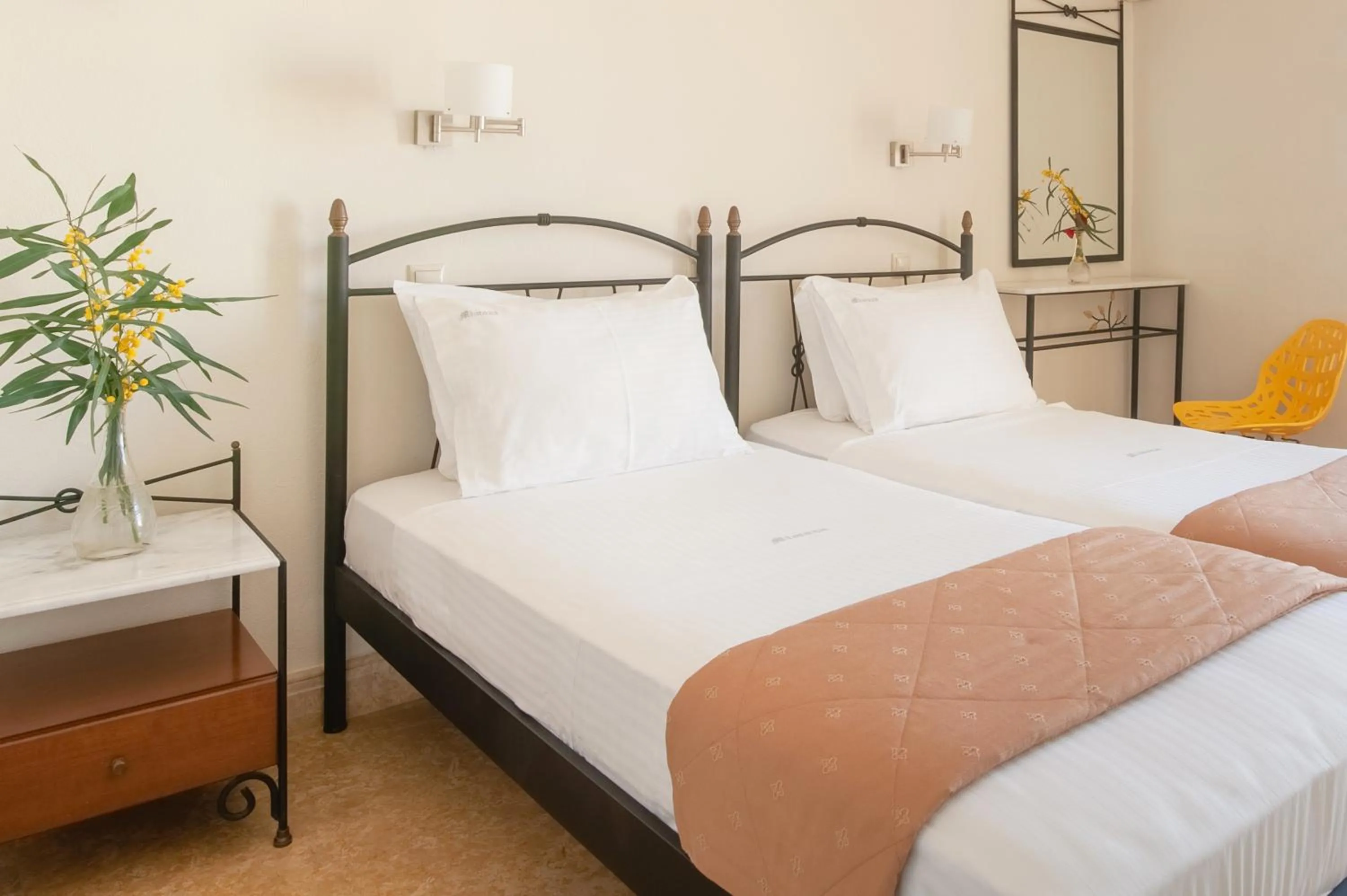Bedroom, Bed in Mimoza
