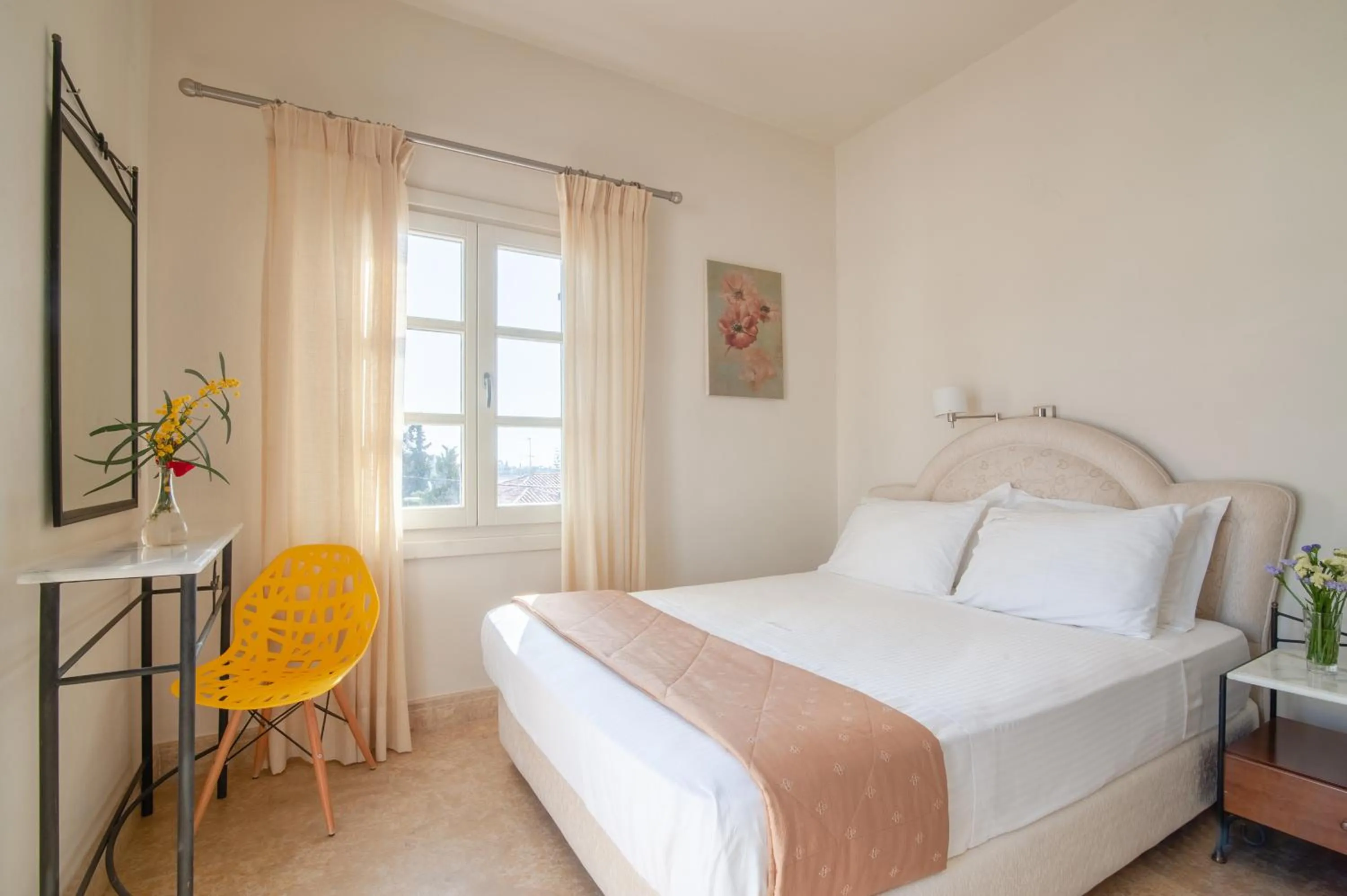 Bedroom, Bed in Mimoza