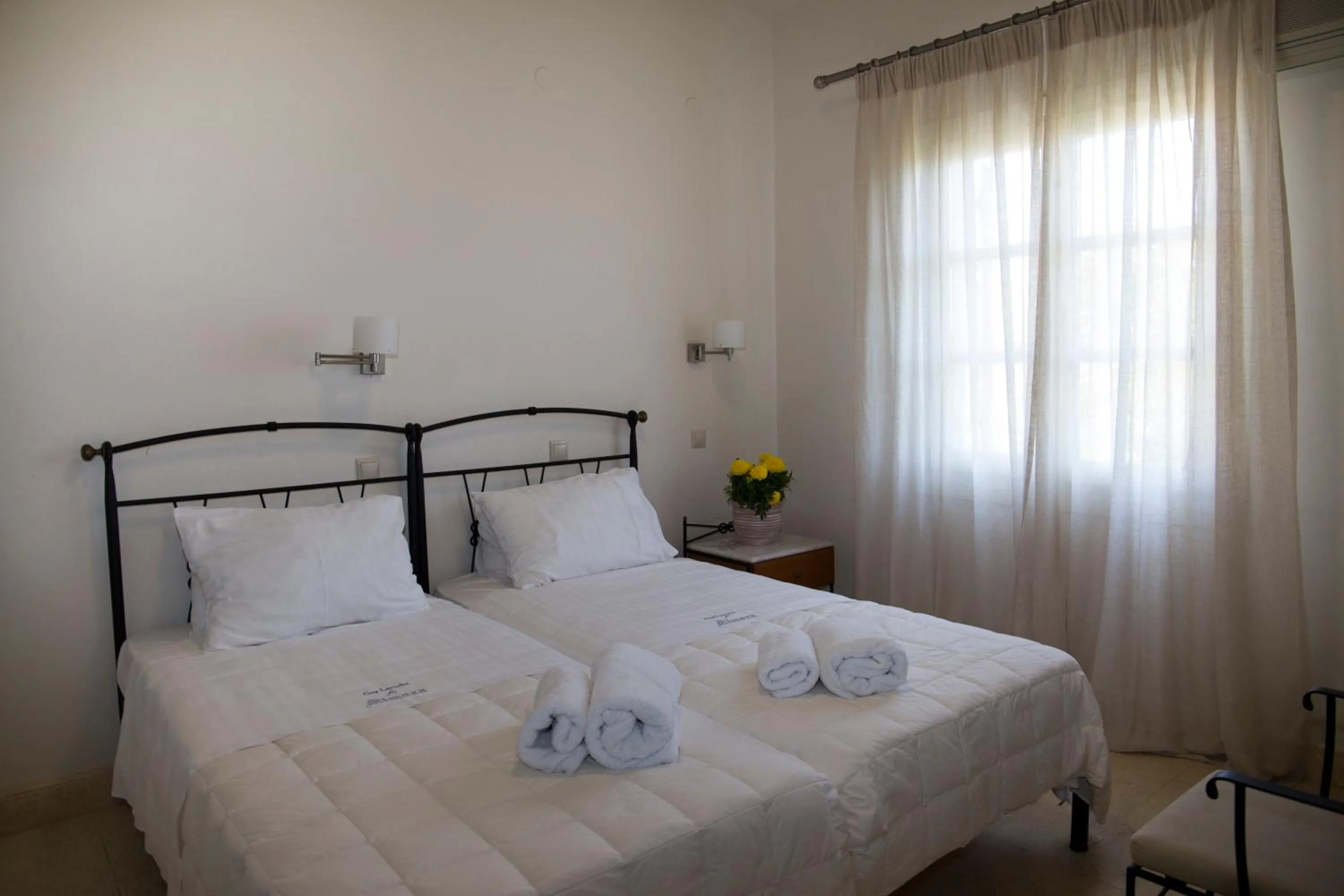Bedroom, Bed in Mimoza