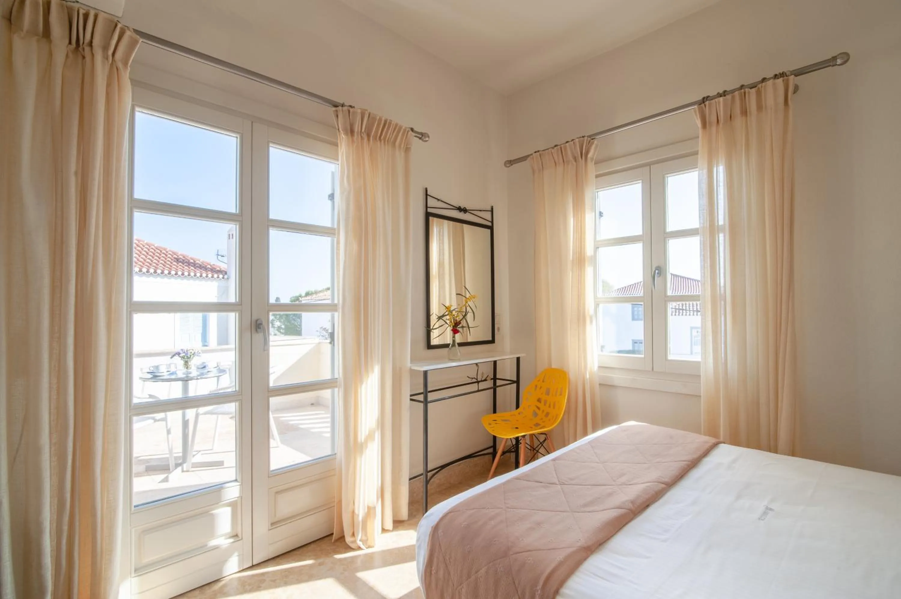 Bedroom, Bed in Mimoza