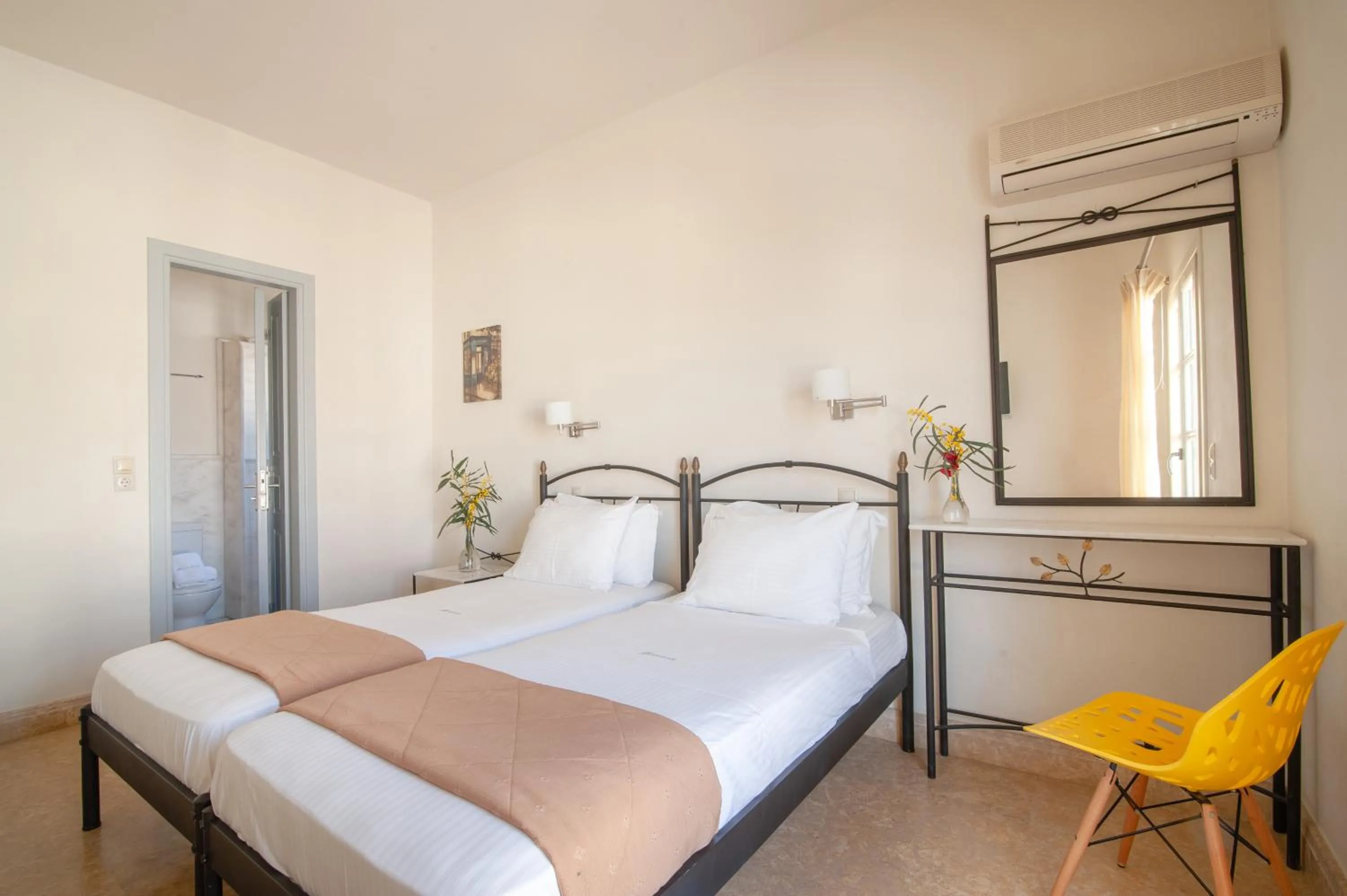 Bedroom, Bed in Mimoza