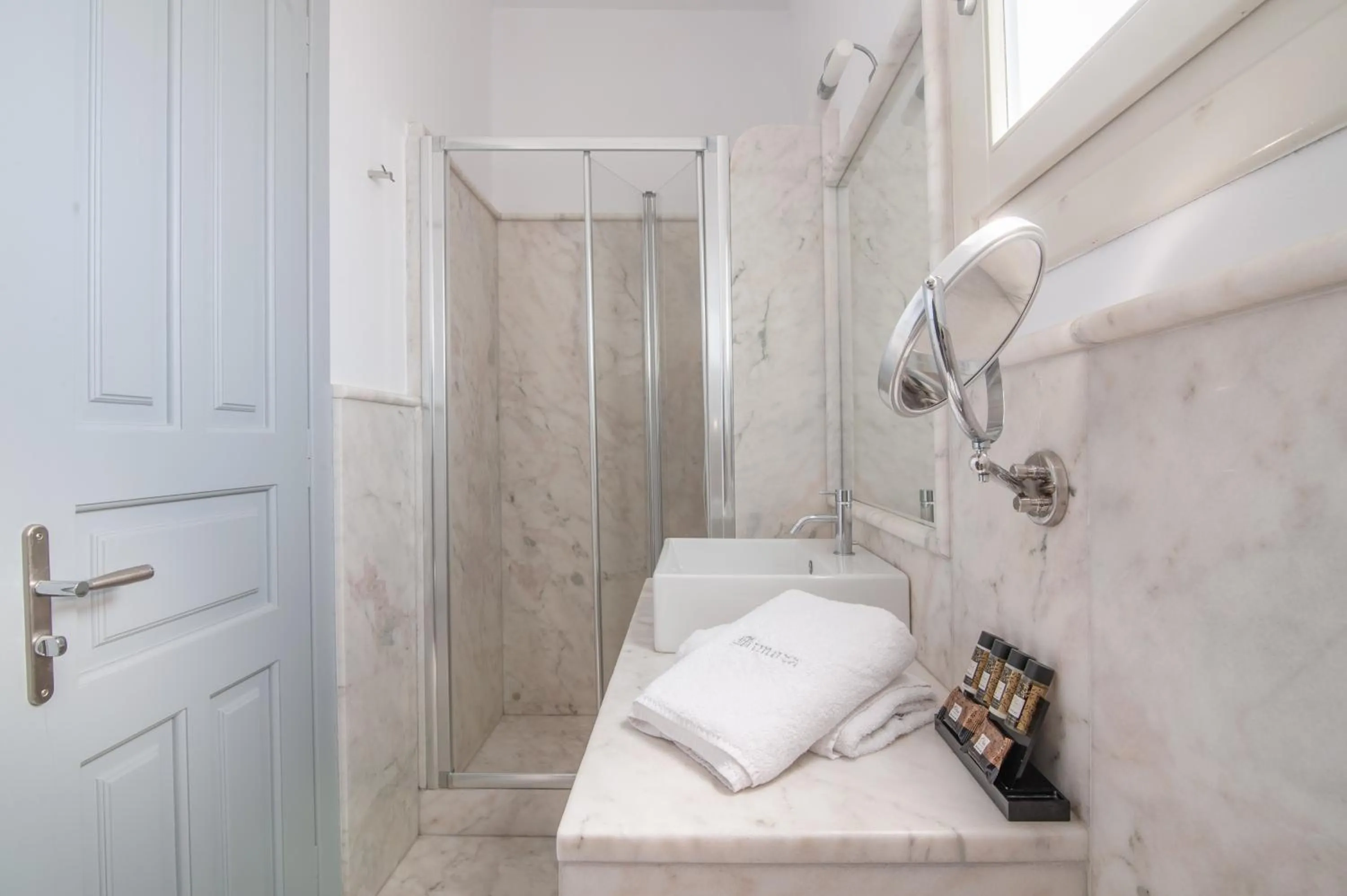 Shower in Mimoza