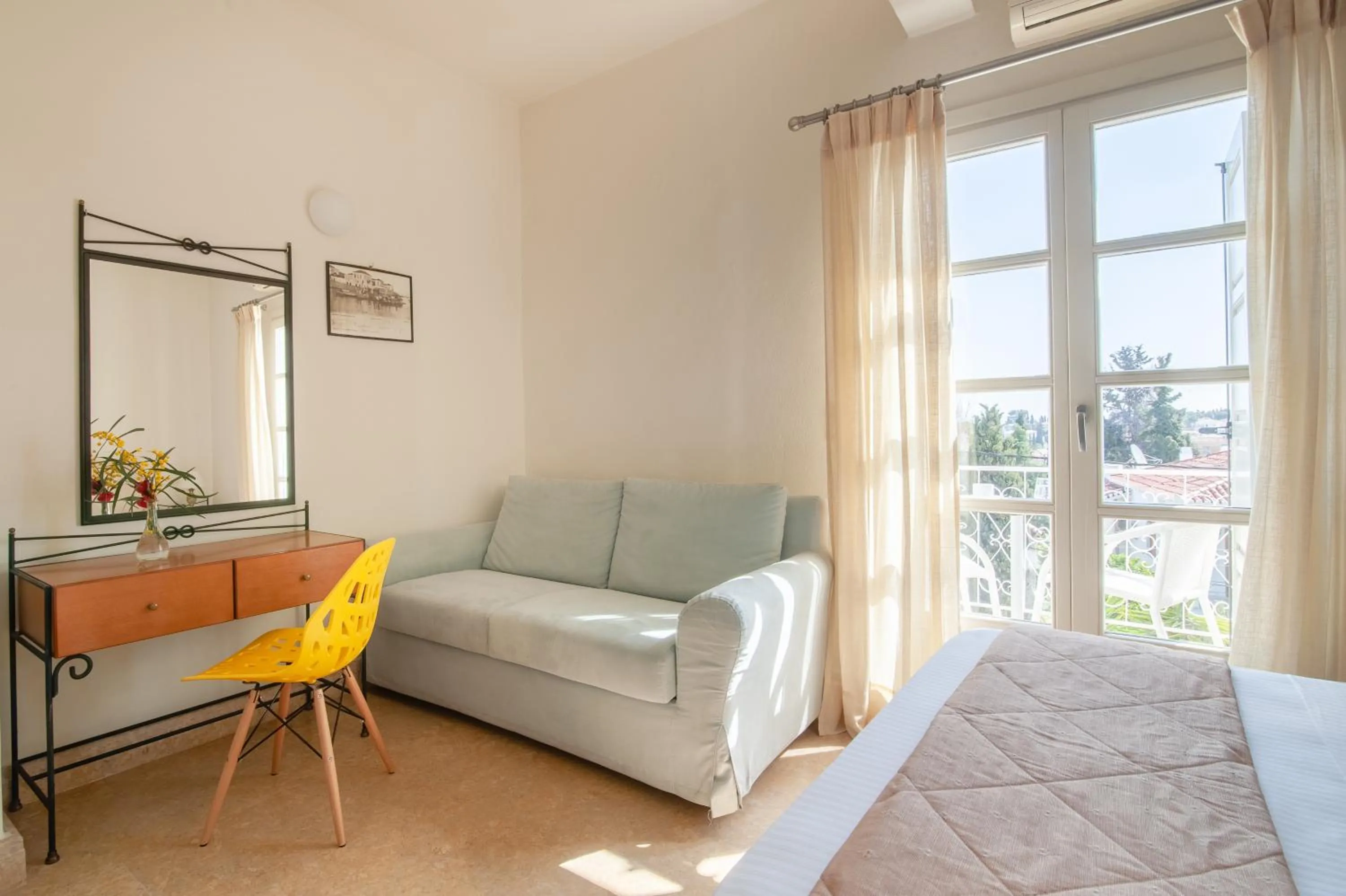 Bedroom, Bed in Mimoza