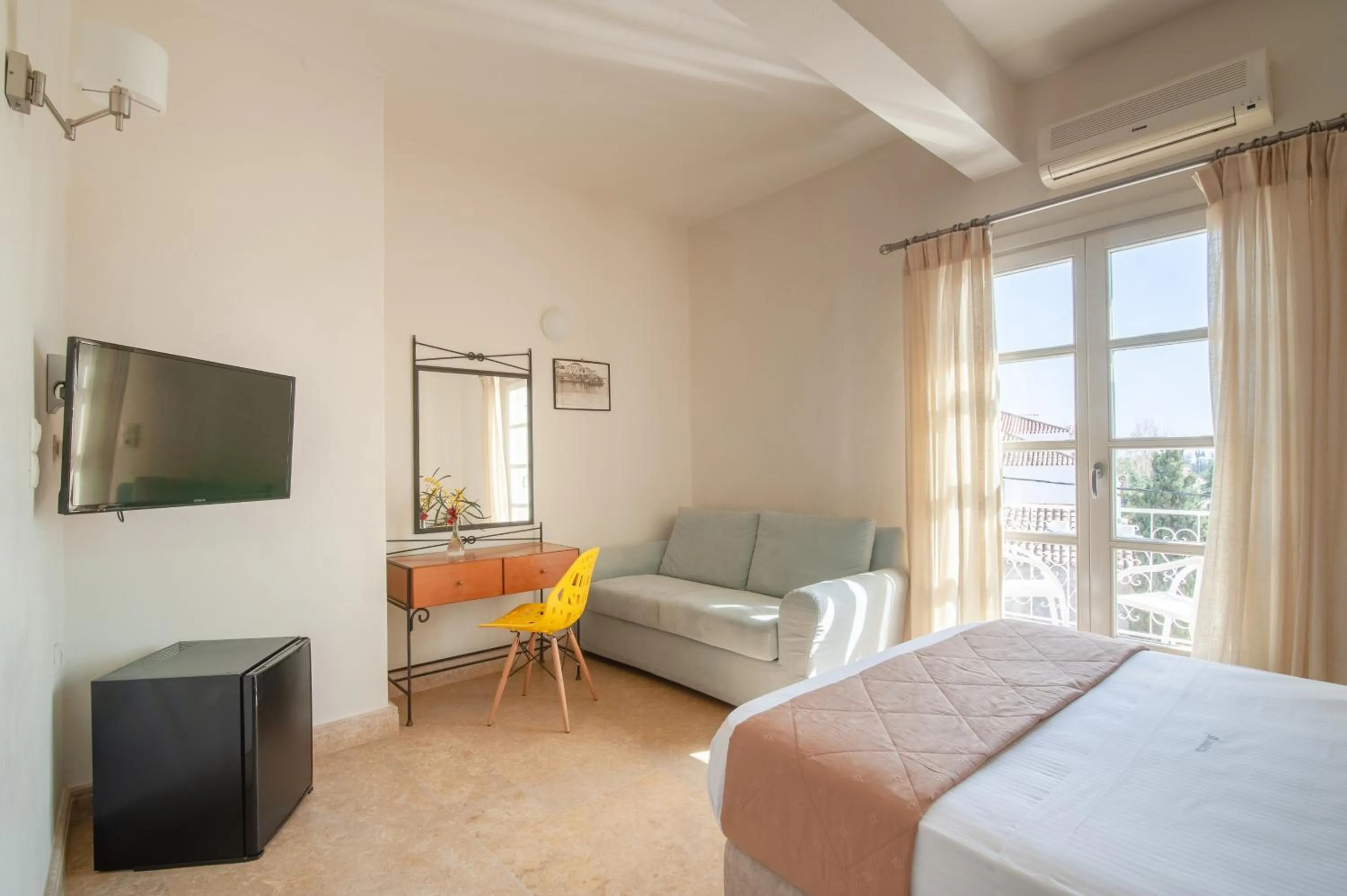 Bedroom, Bed in Mimoza