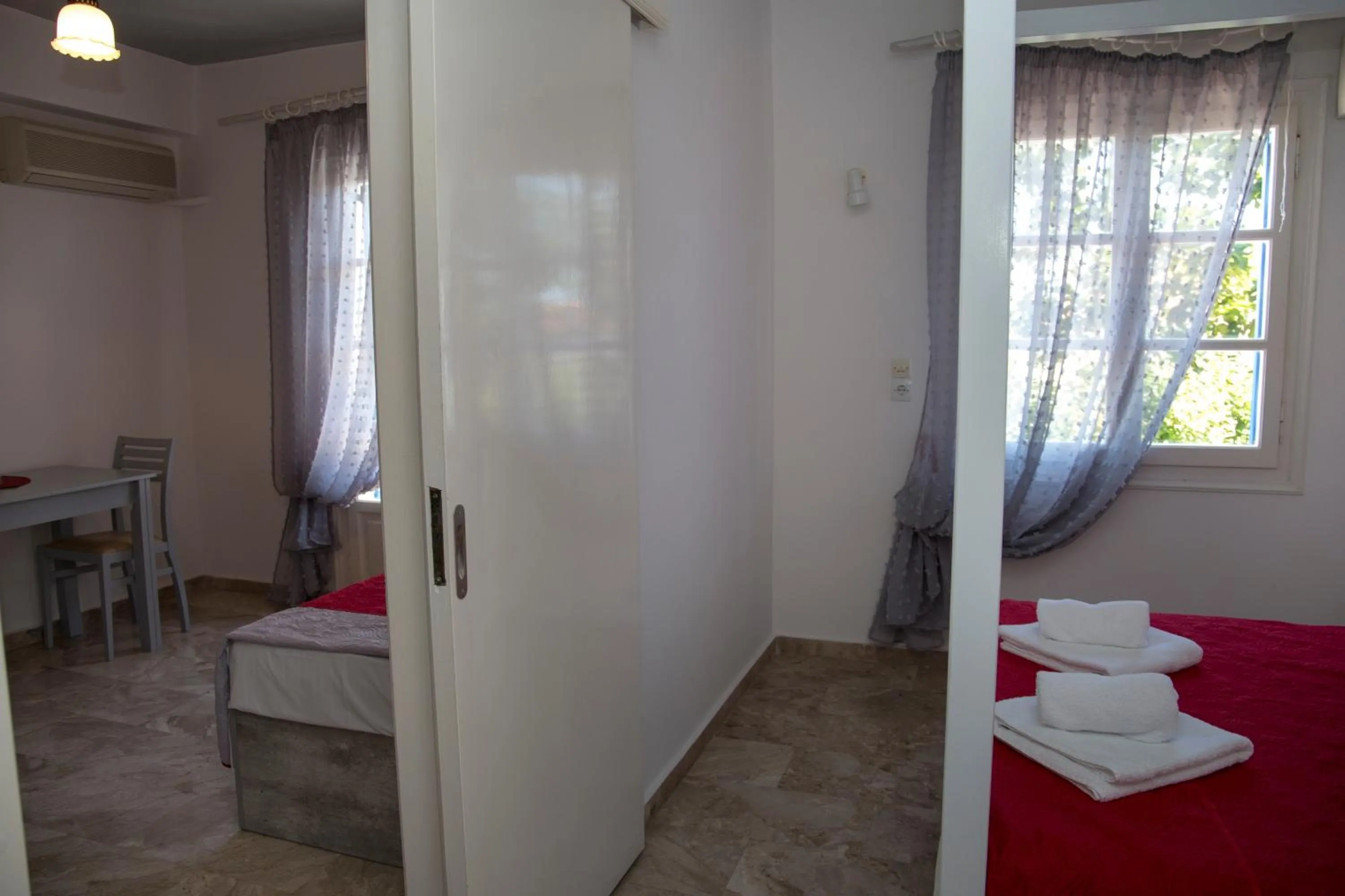 Area and facilities in Bay's