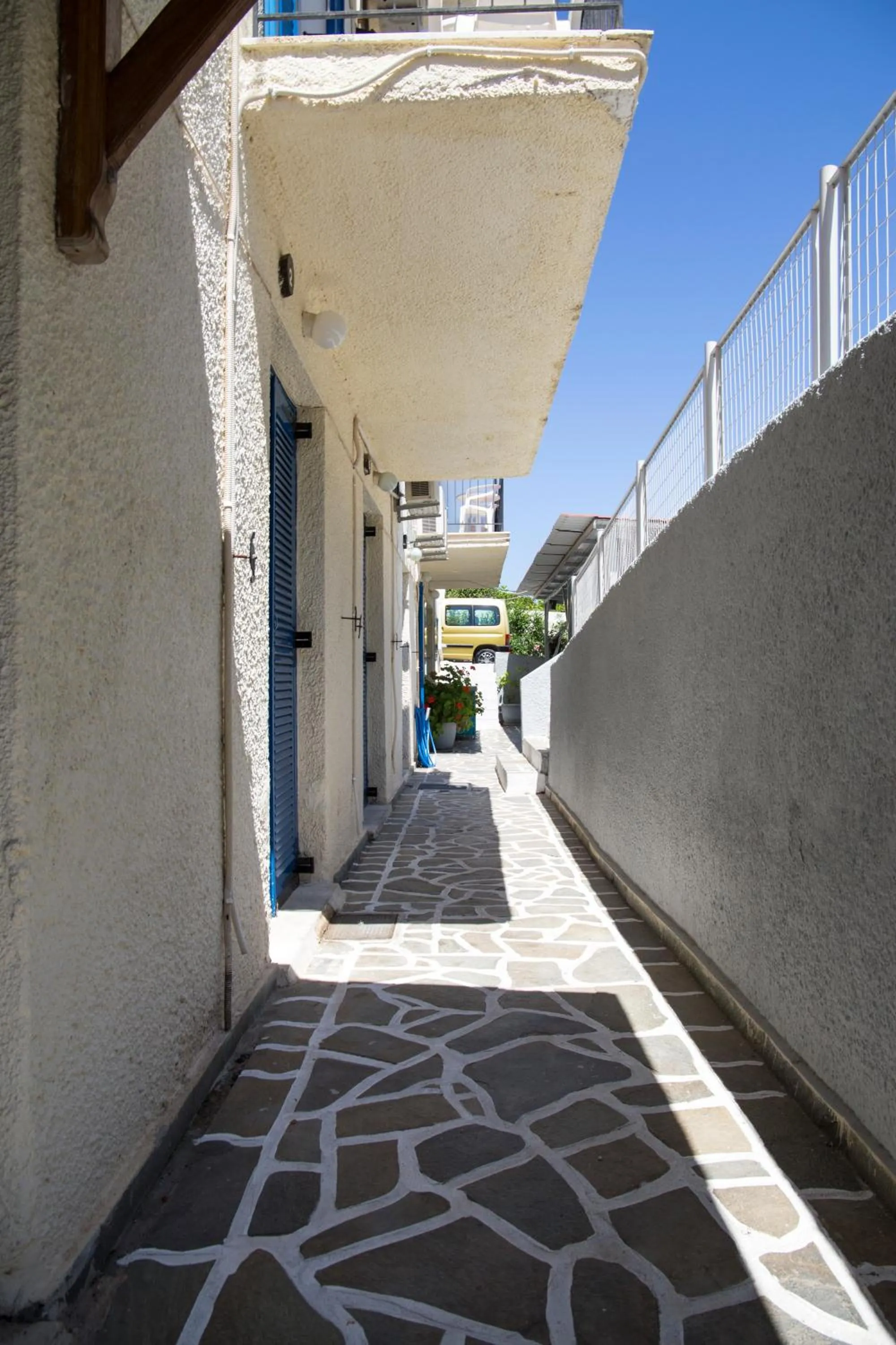 Area and facilities in Bay's