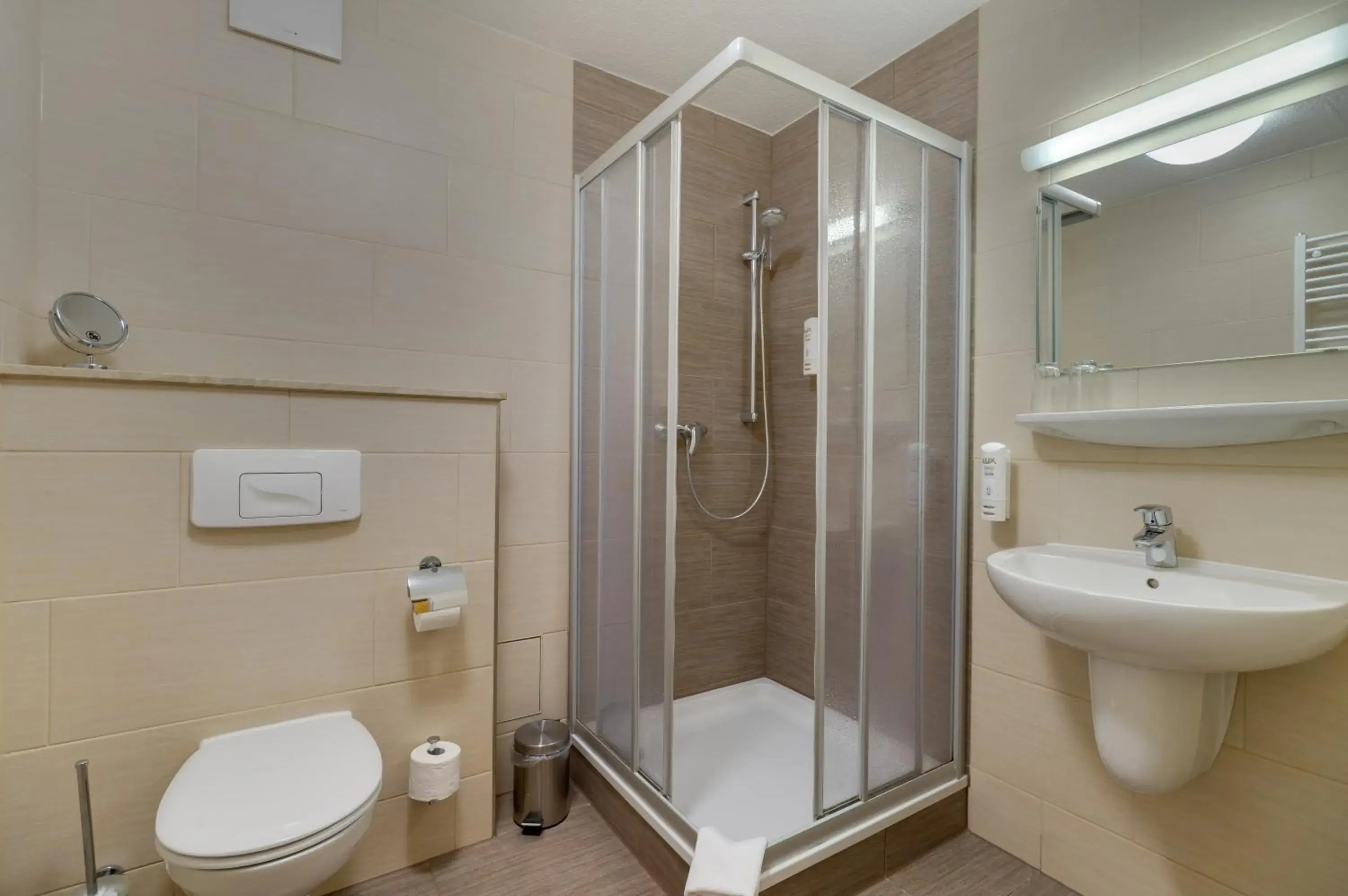 Shower, Bathroom in Kurhotel Bad Schlema