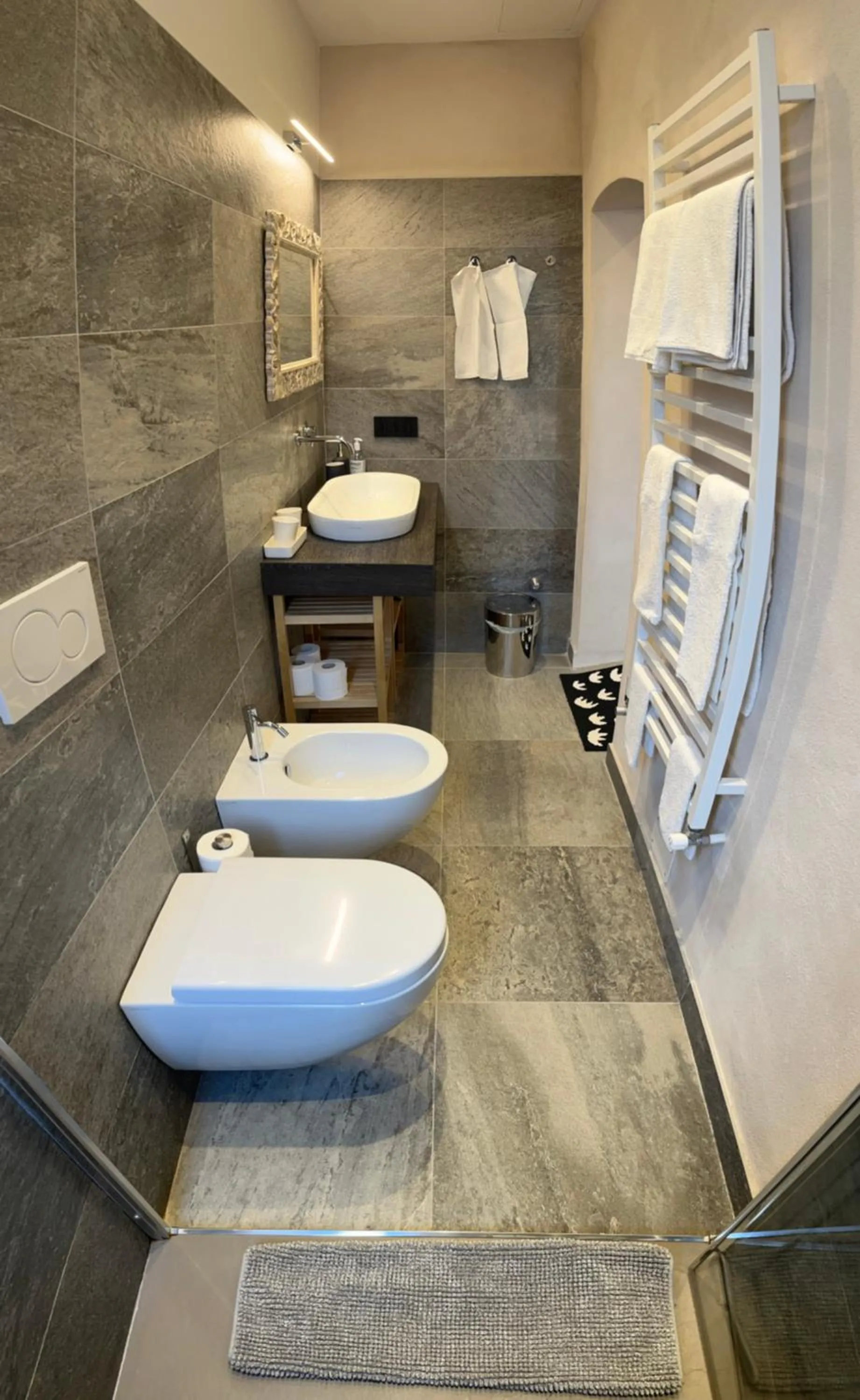 Toilet in ITALIANSTAYRENTALS Suite Falier- Luminosa Venezia