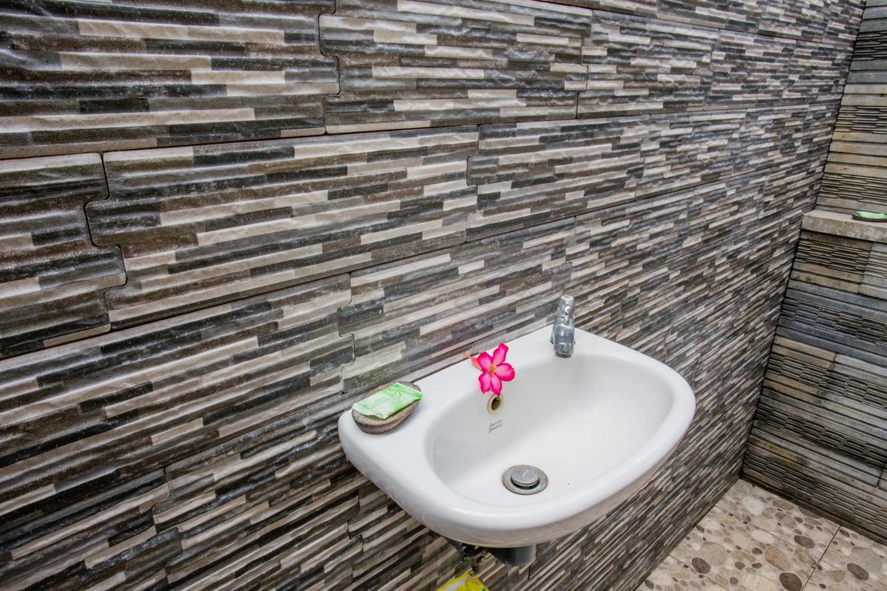 Shower in Svaha Private Villas Ceningan