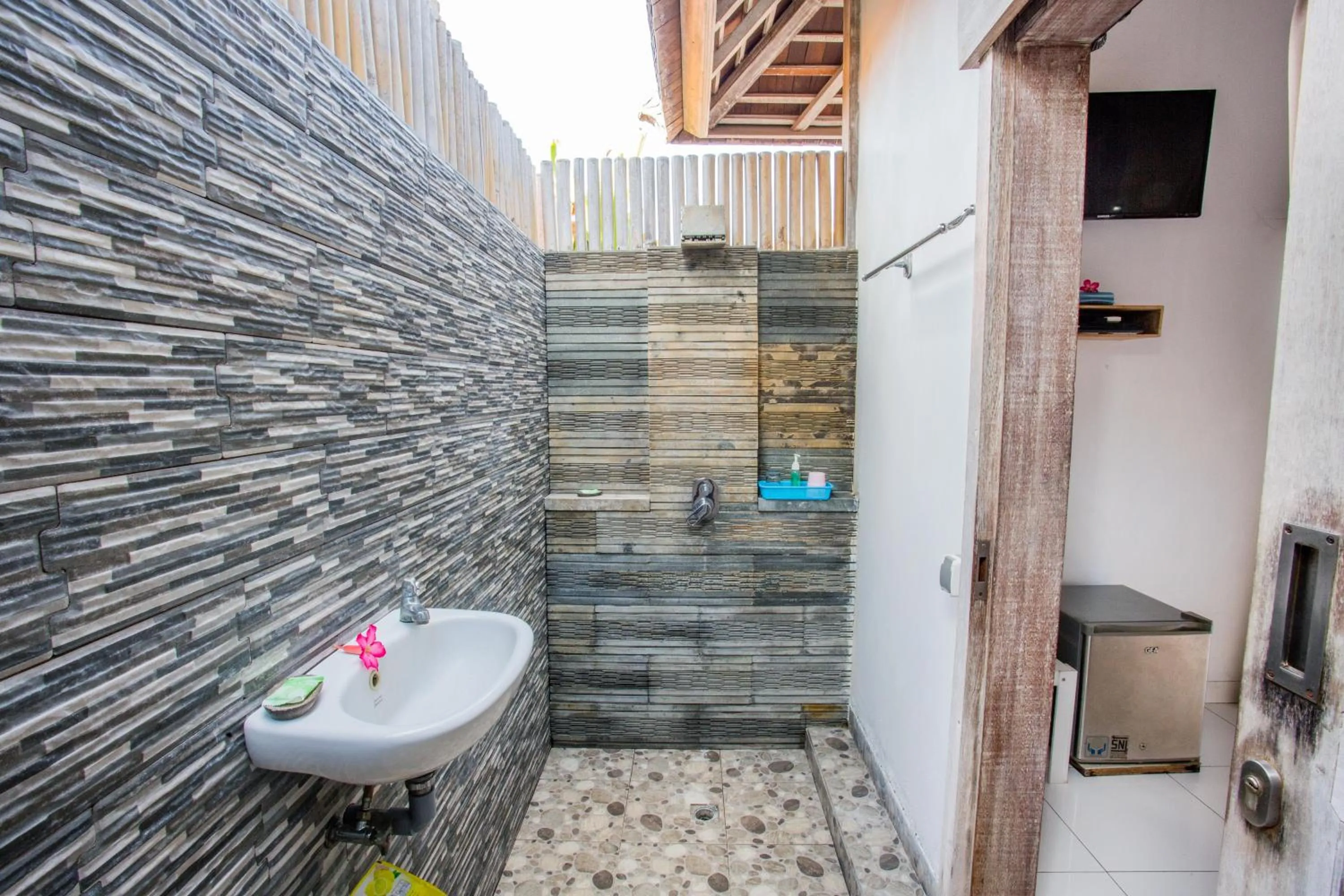 Shower in Svaha Private Villas Ceningan