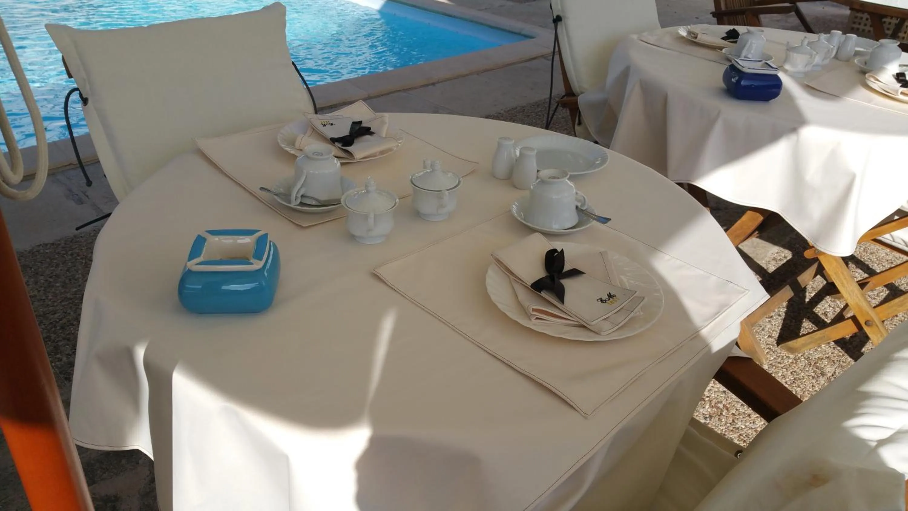 Restaurant/places to eat in Economou Mansion