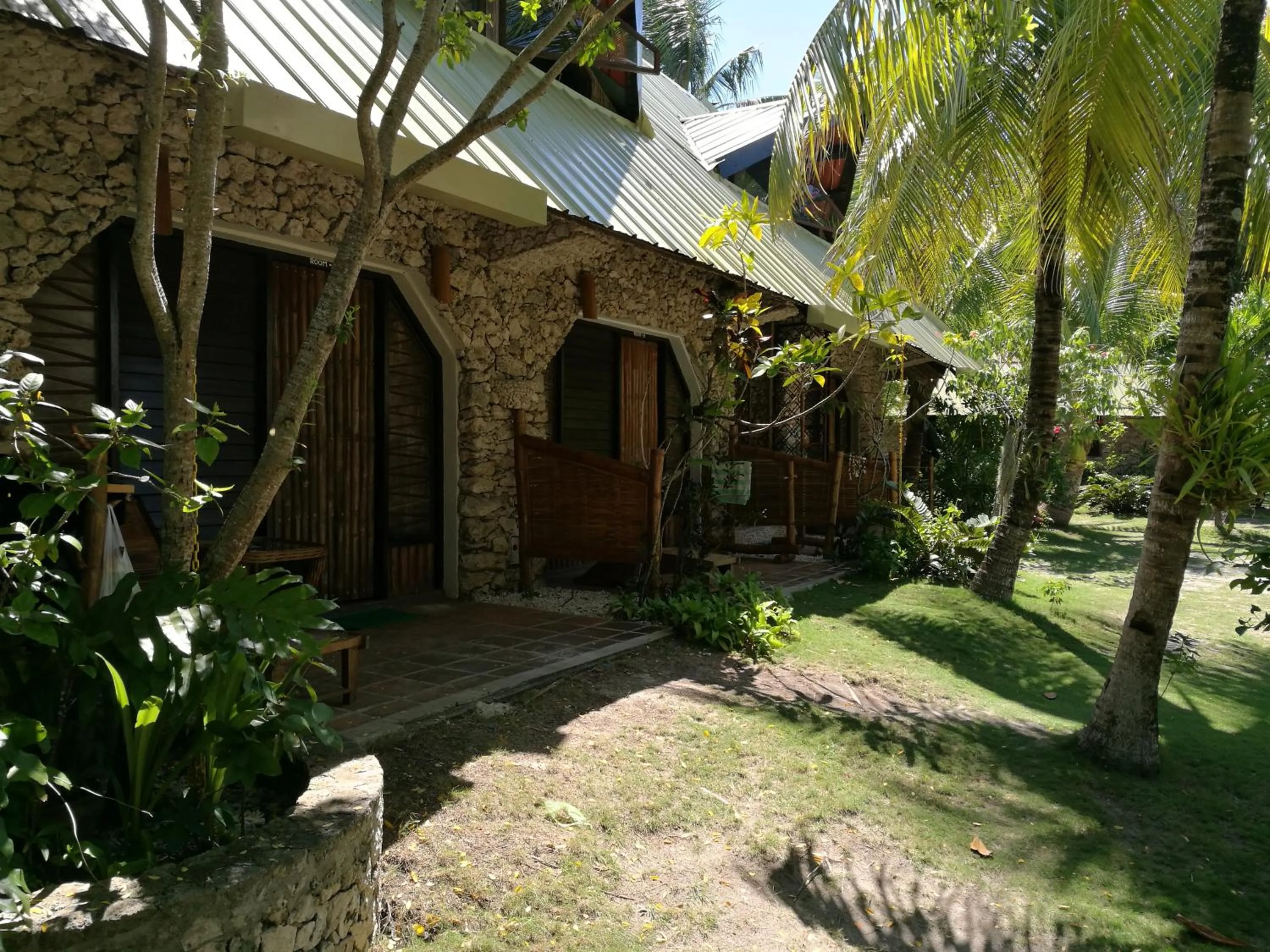 Property building in Ravenala Beach Bungalows