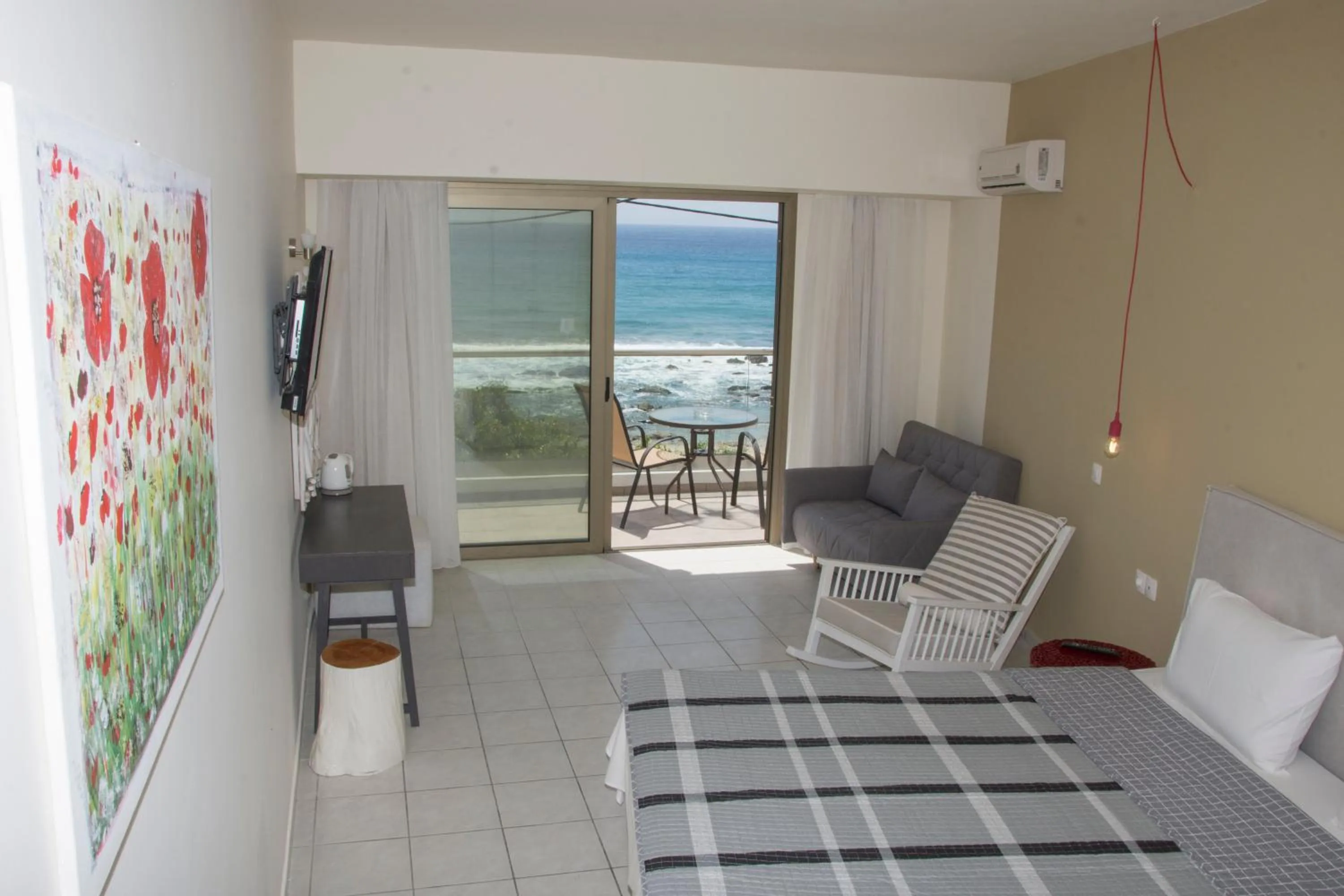 Balcony/Terrace, Bed in Creta Mare Hotel