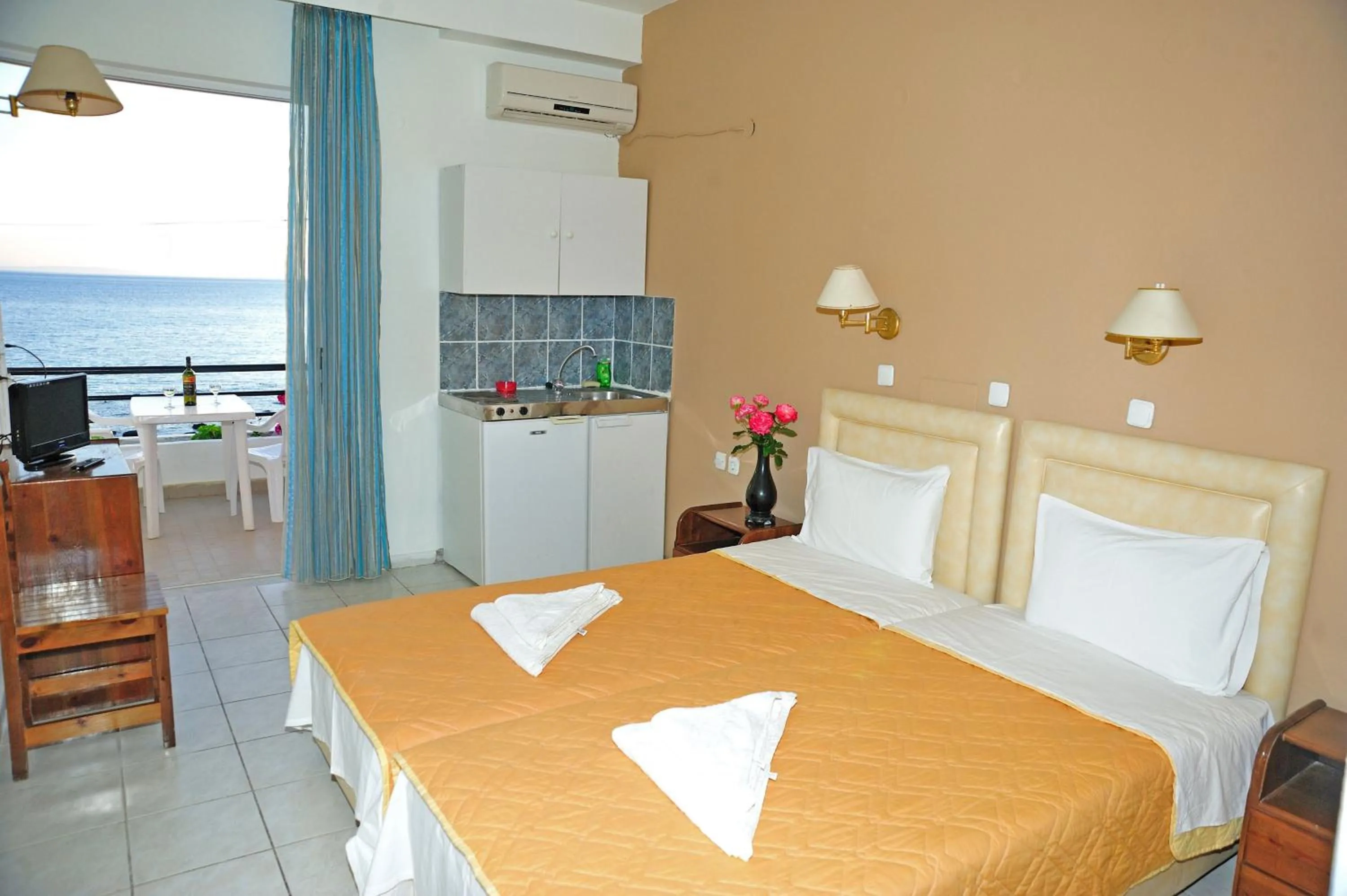 Day, Bed in Creta Mare Hotel