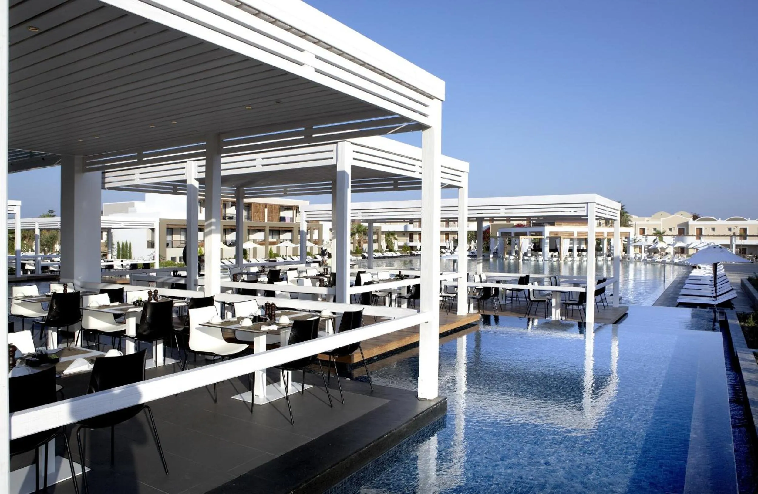 Restaurant/places to eat in Pelagos Suites Hotel & Spa