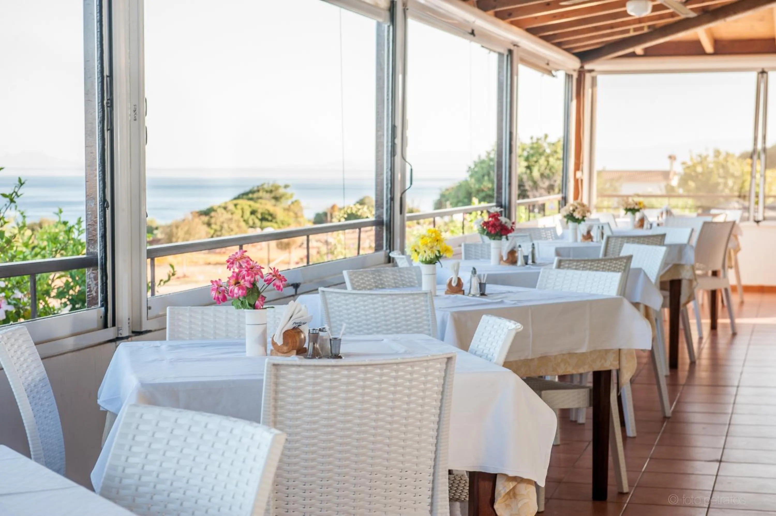 Restaurant/places to eat in Porto Skala Village Hotel