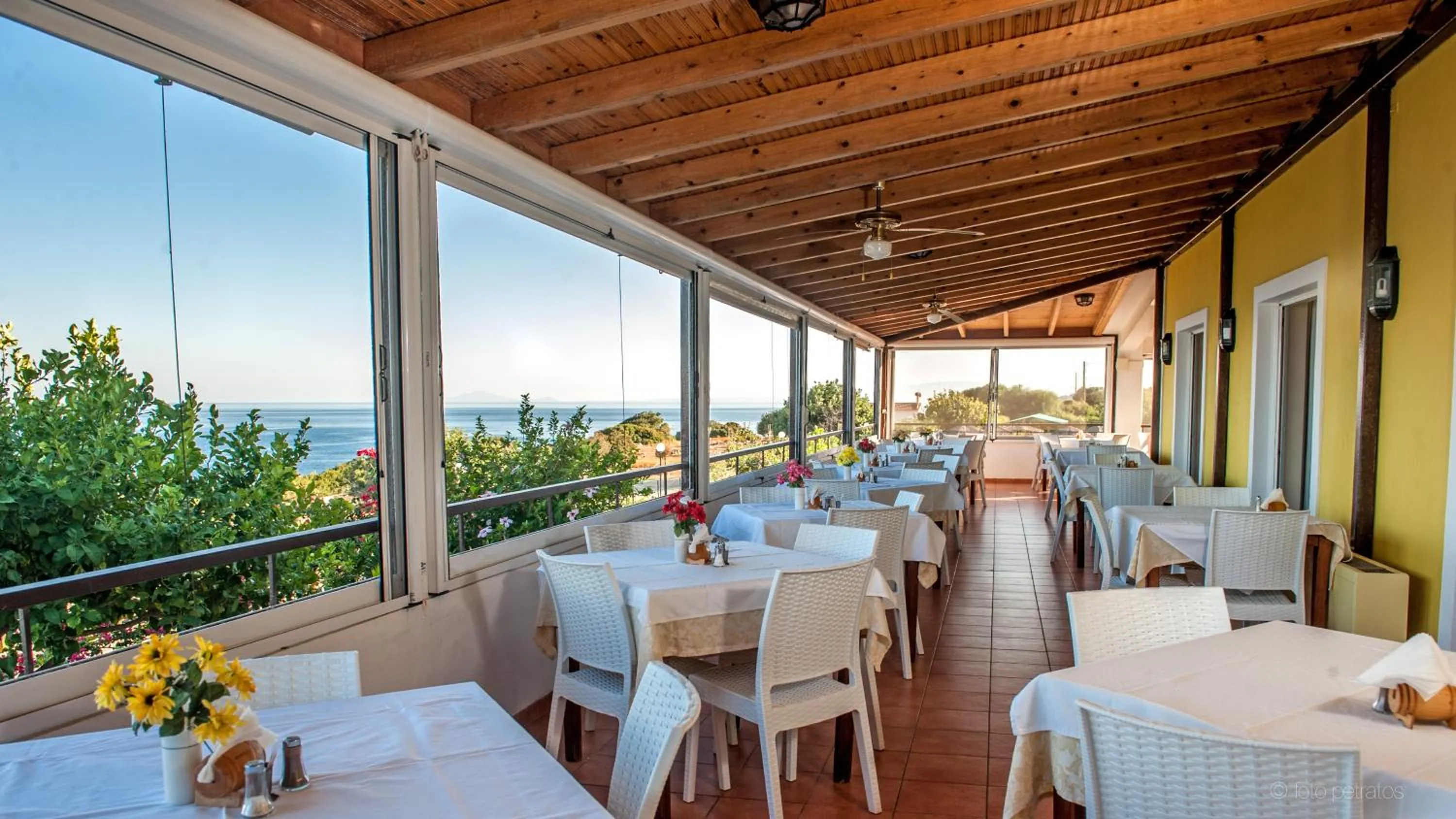 Restaurant/places to eat in Porto Skala Village Hotel
