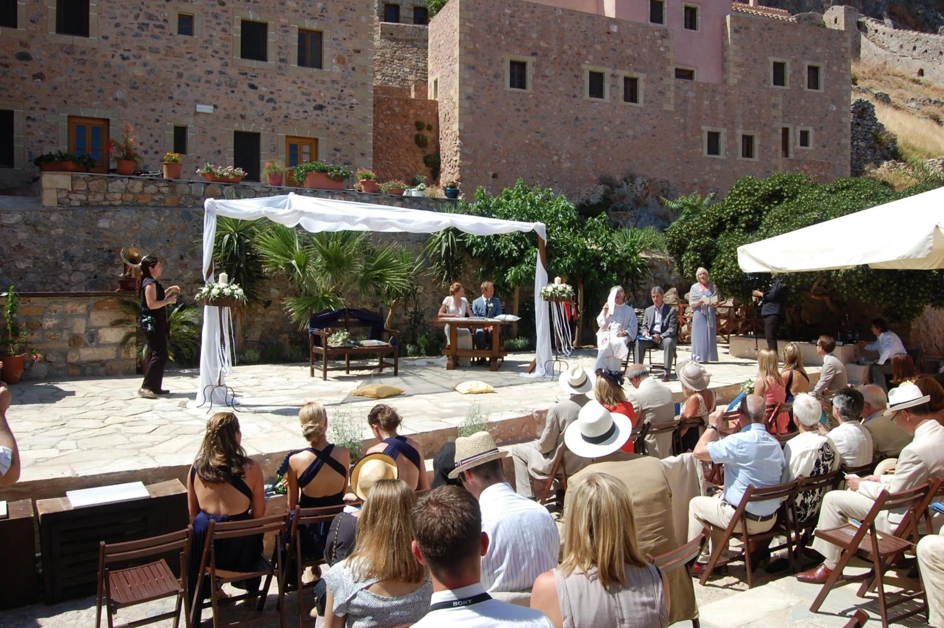 Area and facilities in Guesthouse Kellia