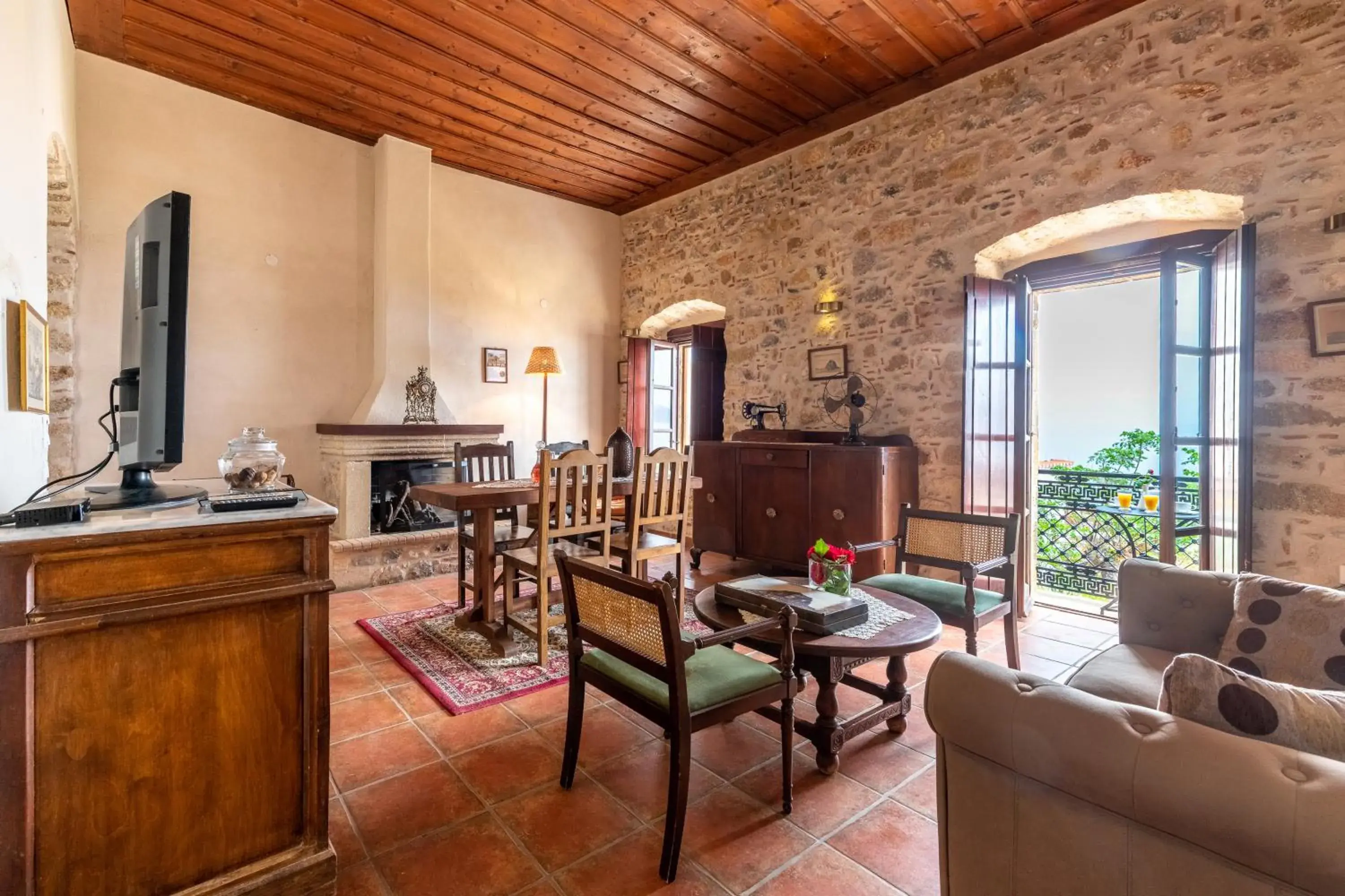 Two-Bedroom Apartment with Fireplace (4 Adults) in Guesthouse Kellia Two-Bedroom Apartment with Fireplace (4 Adults) in Guesthouse Kellia