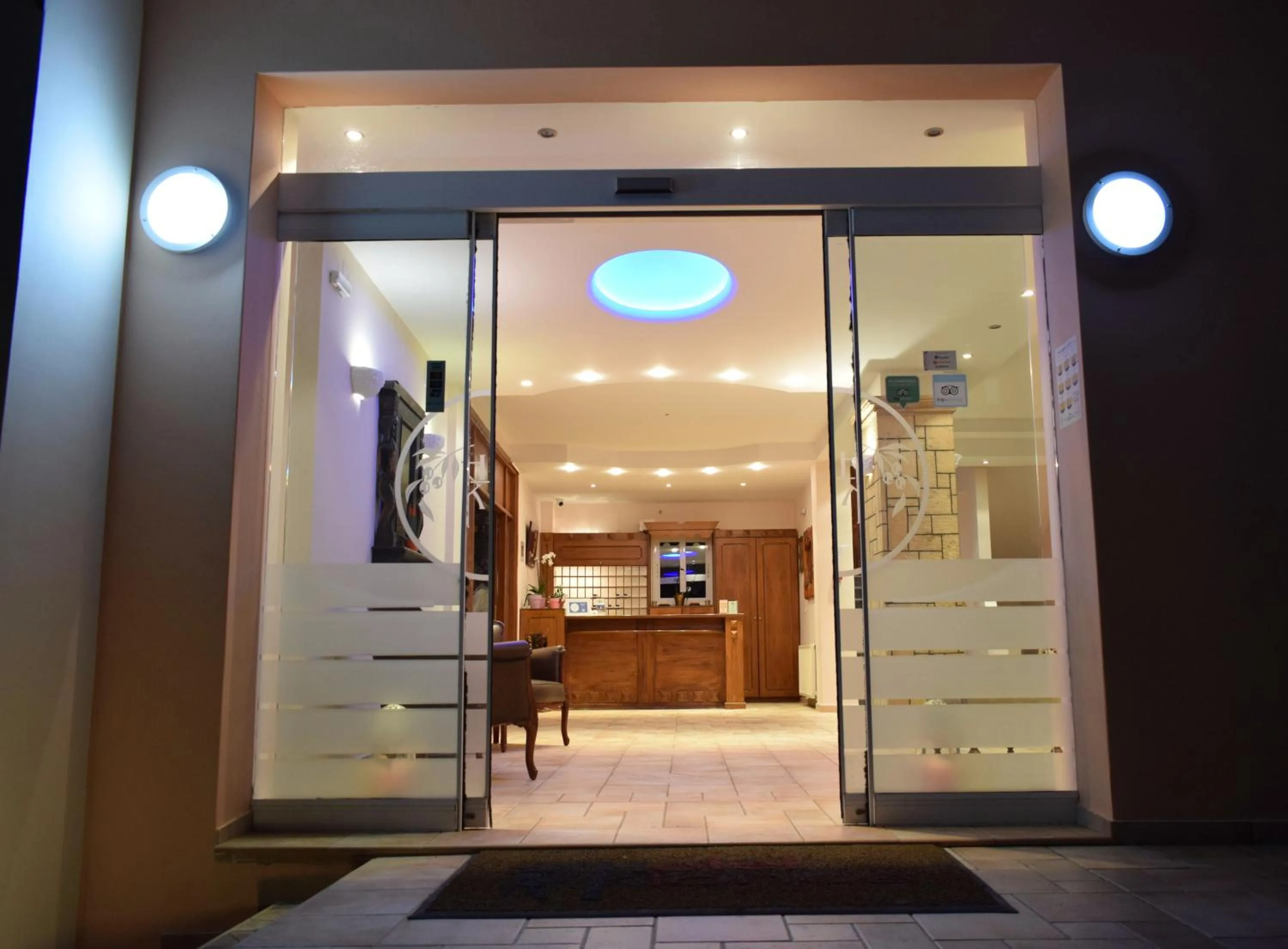 Facade/entrance in Hotel Klonos - Kyriakos Klonos