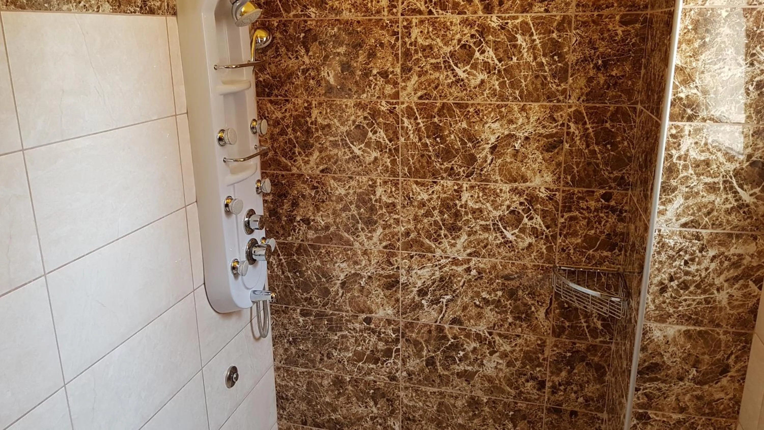 Bathroom in Hotel White Rose Beach