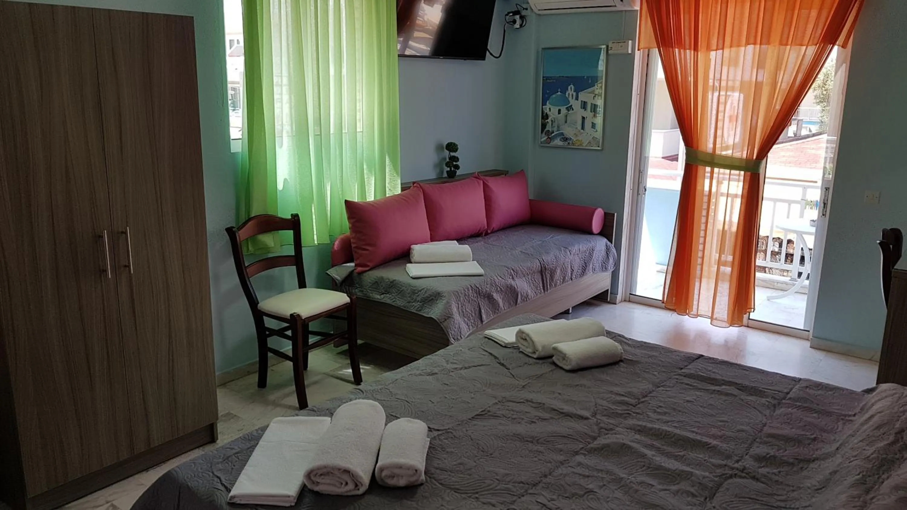 Bed in Hotel White Rose Beach