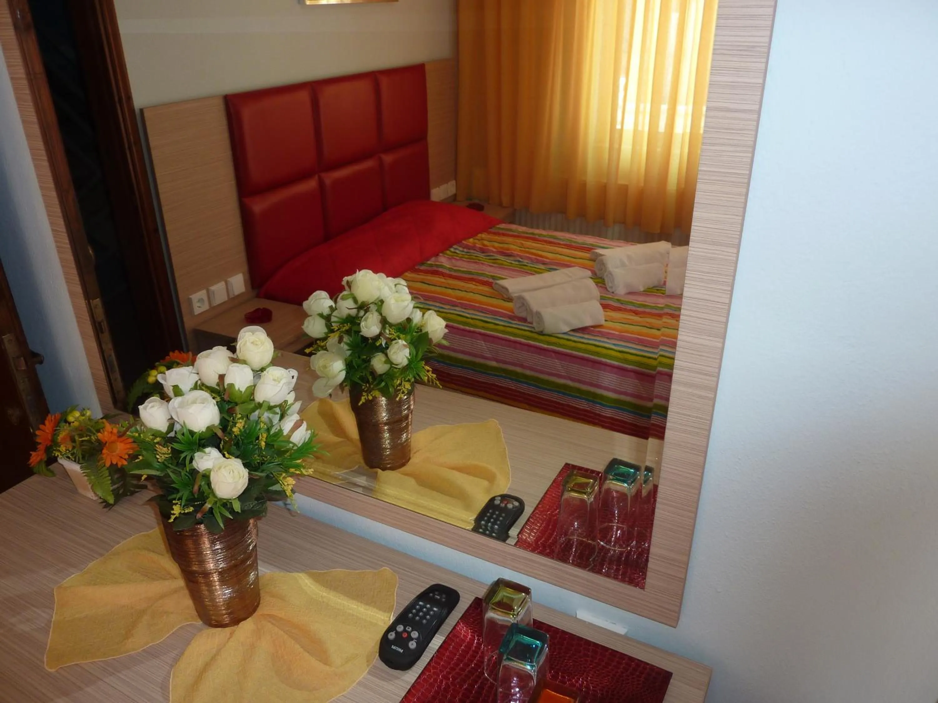 Photo of the whole room in Hotel White Rose Beach