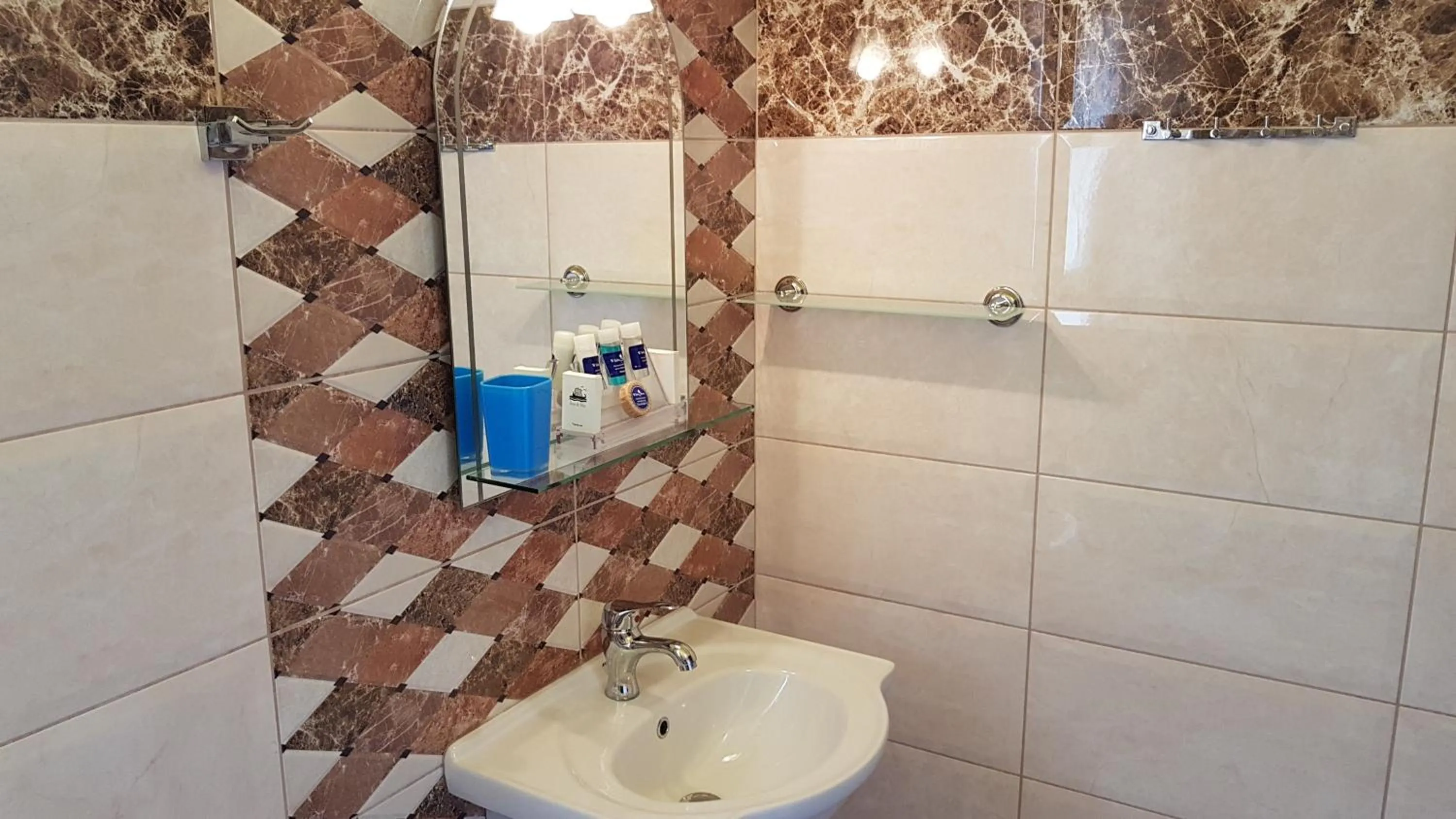 Bathroom in Hotel White Rose Beach