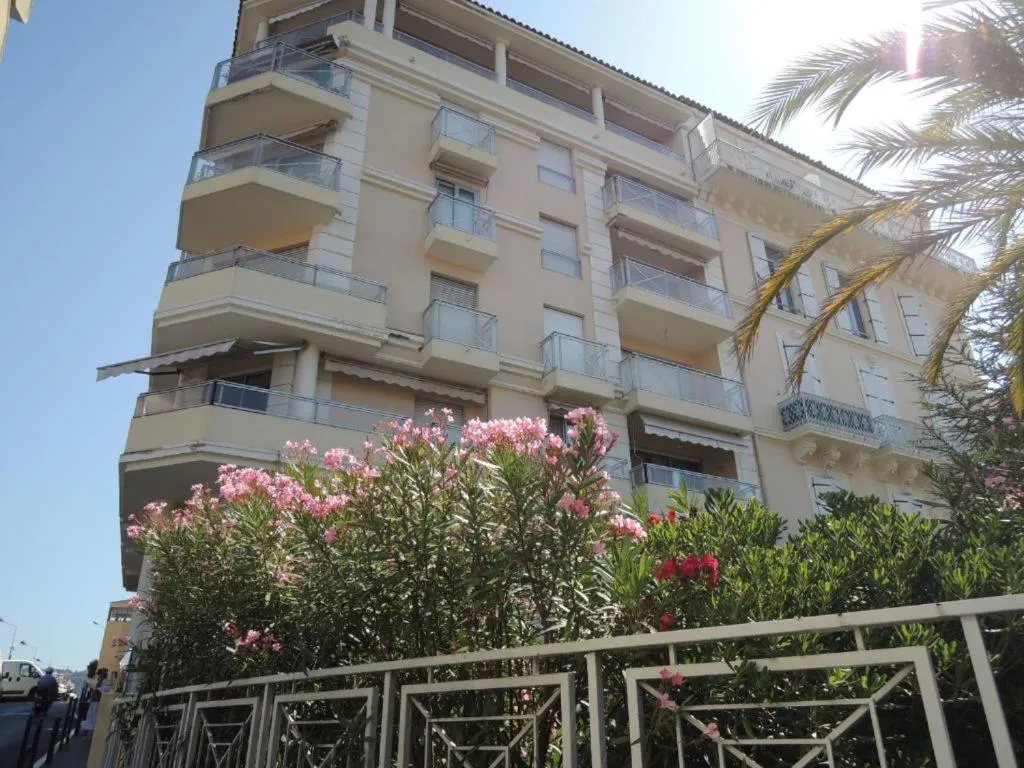Property building in Villa Rimbaud