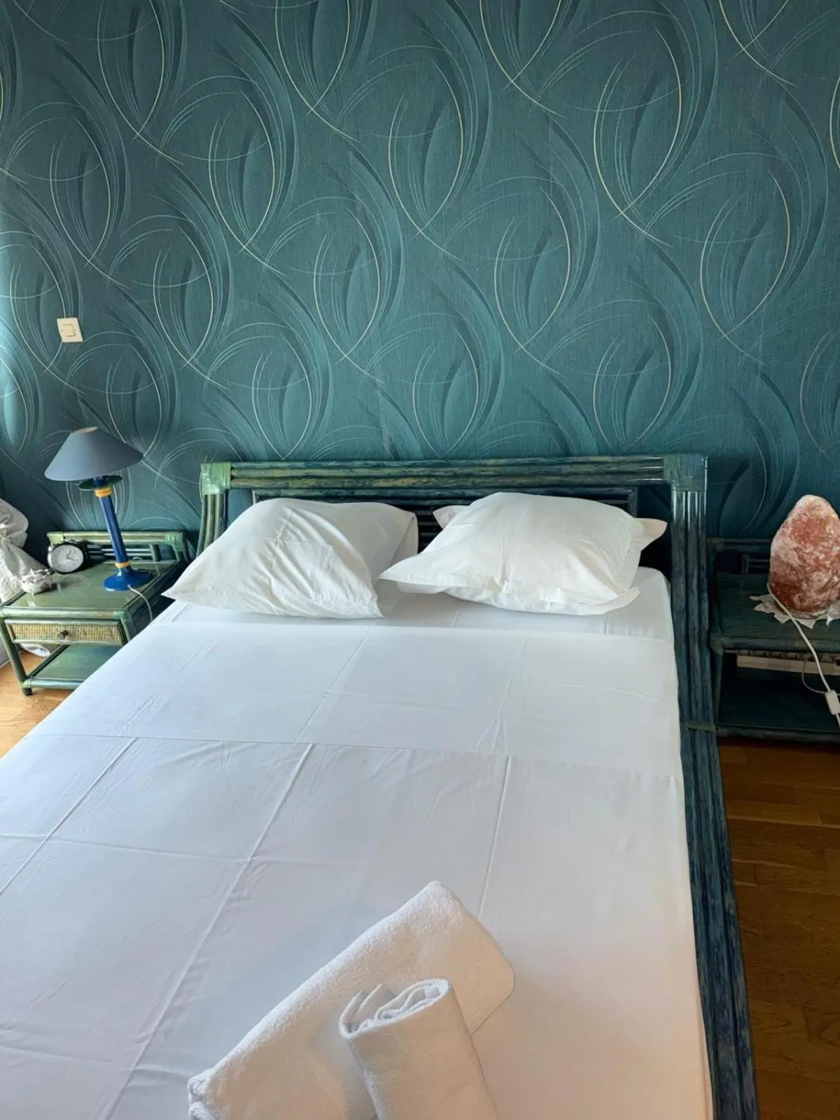Photo of the whole room, Bed in Villa Rimbaud