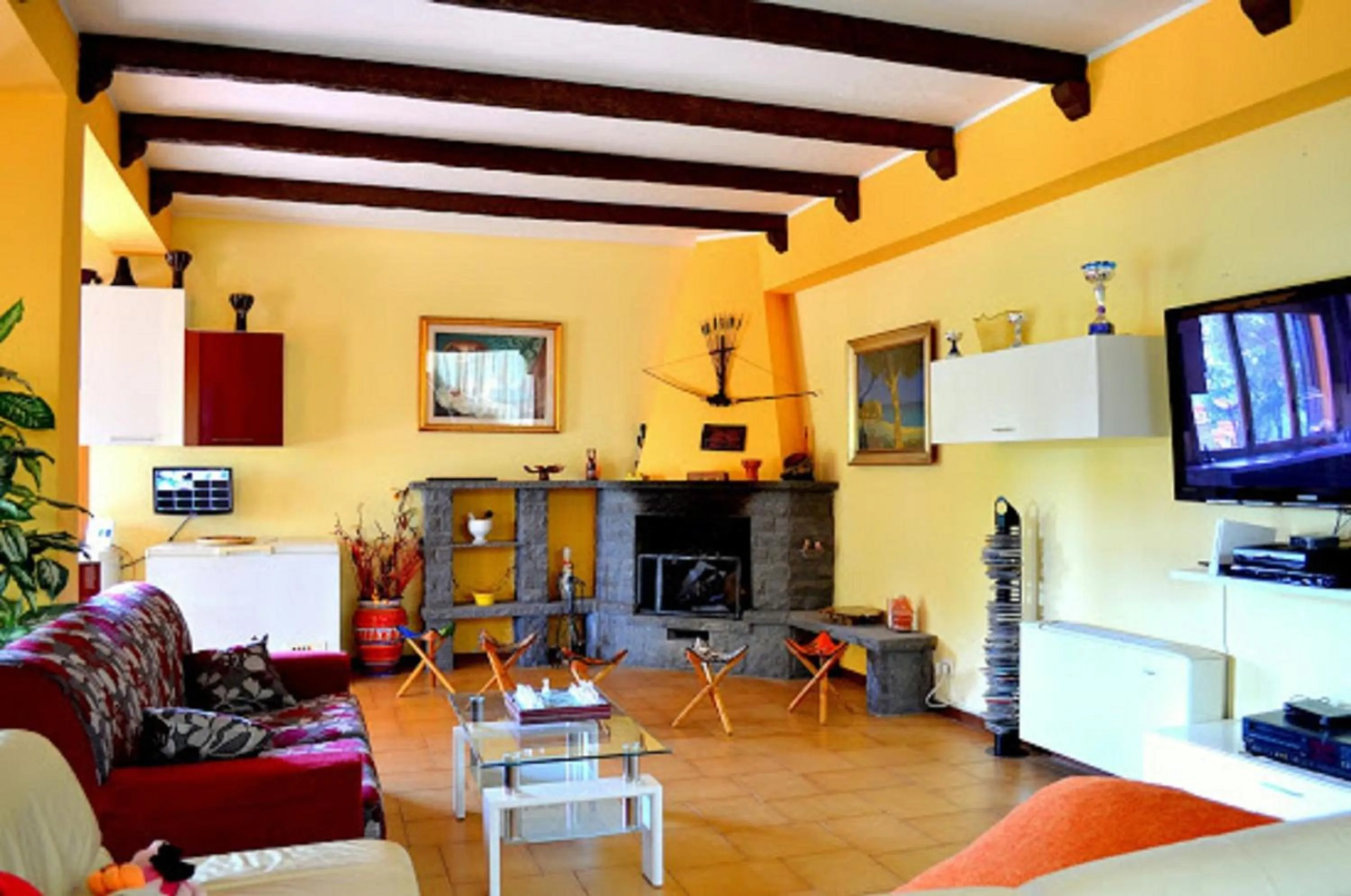 Communal lounge/ TV room in B&B Le Tre Rose Di Maria