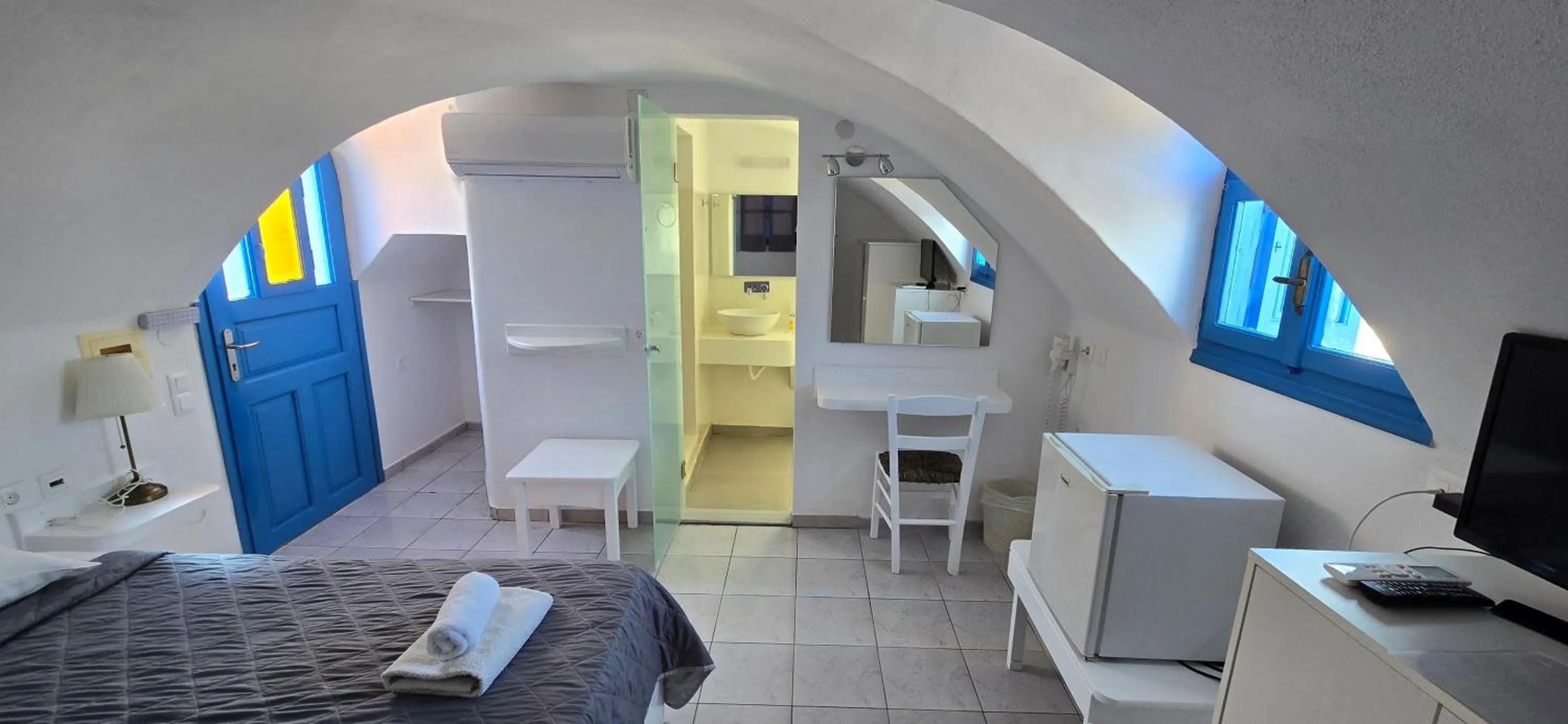 Photo of the whole room, Bed in Caldera View Resort - Adults Only