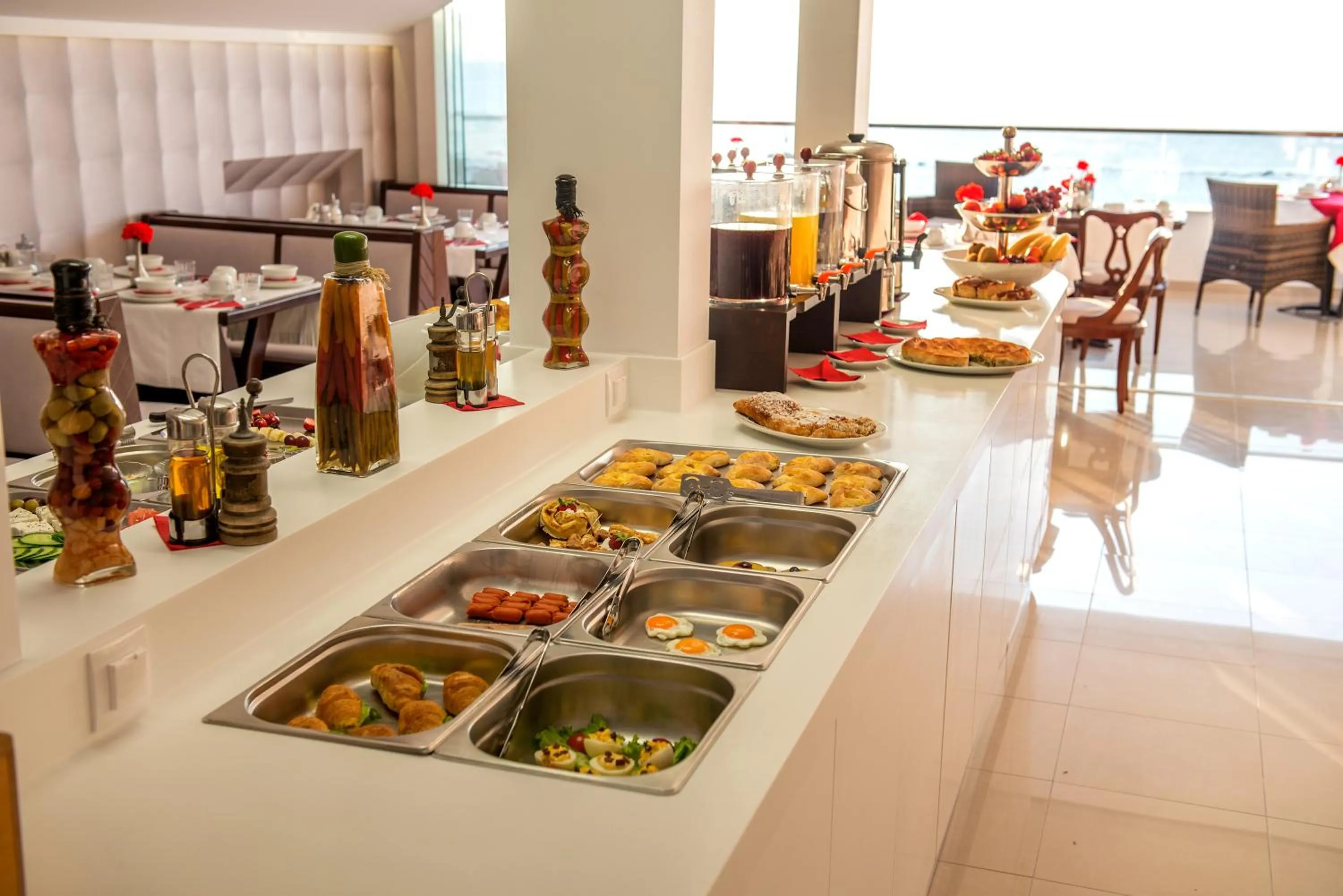 Restaurant/places to eat in Kymata