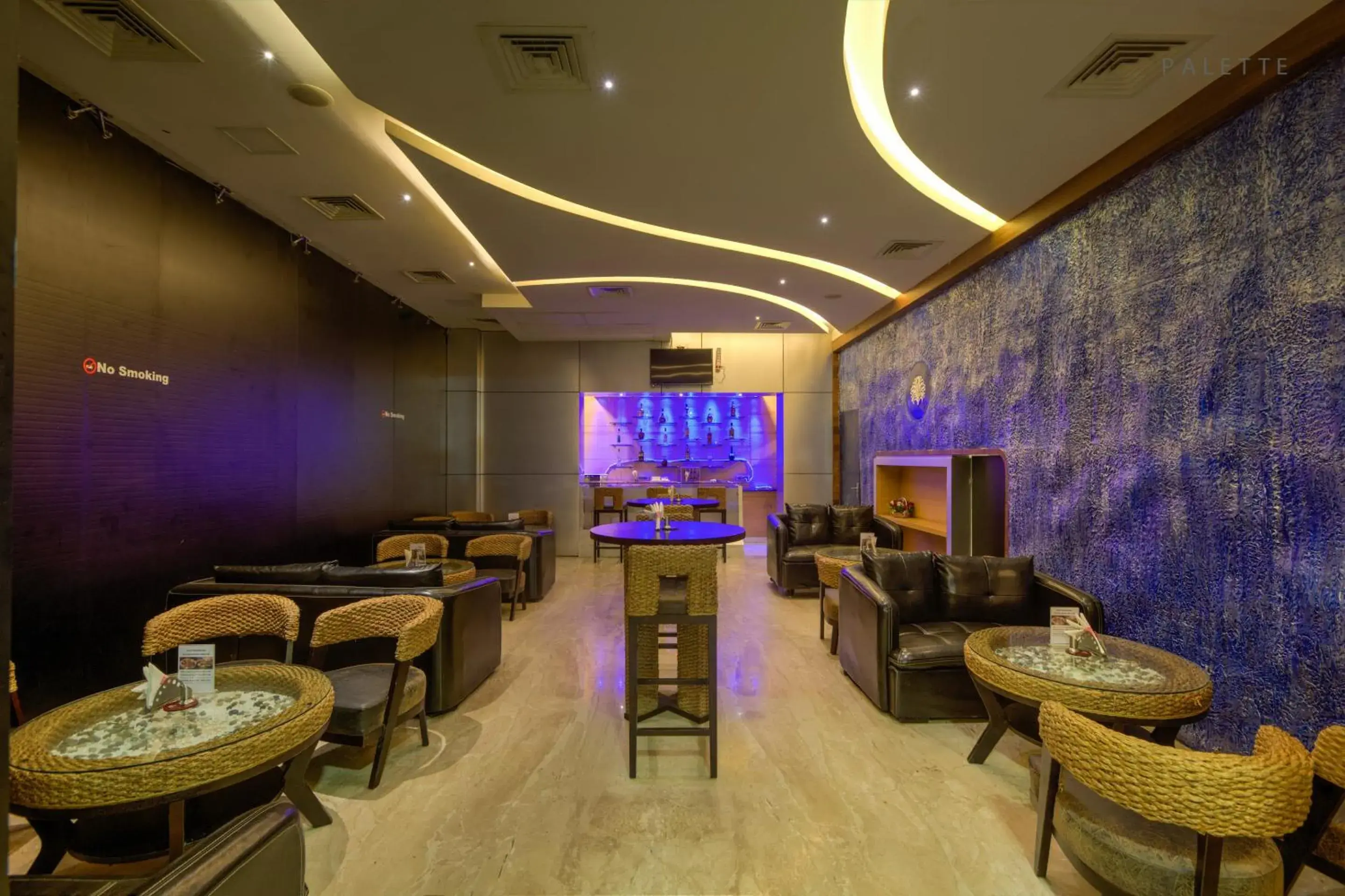 Lounge or bar in Hotel Pioneer Grand Palace Lounge or bar in Hotel Pioneer Grand Palace