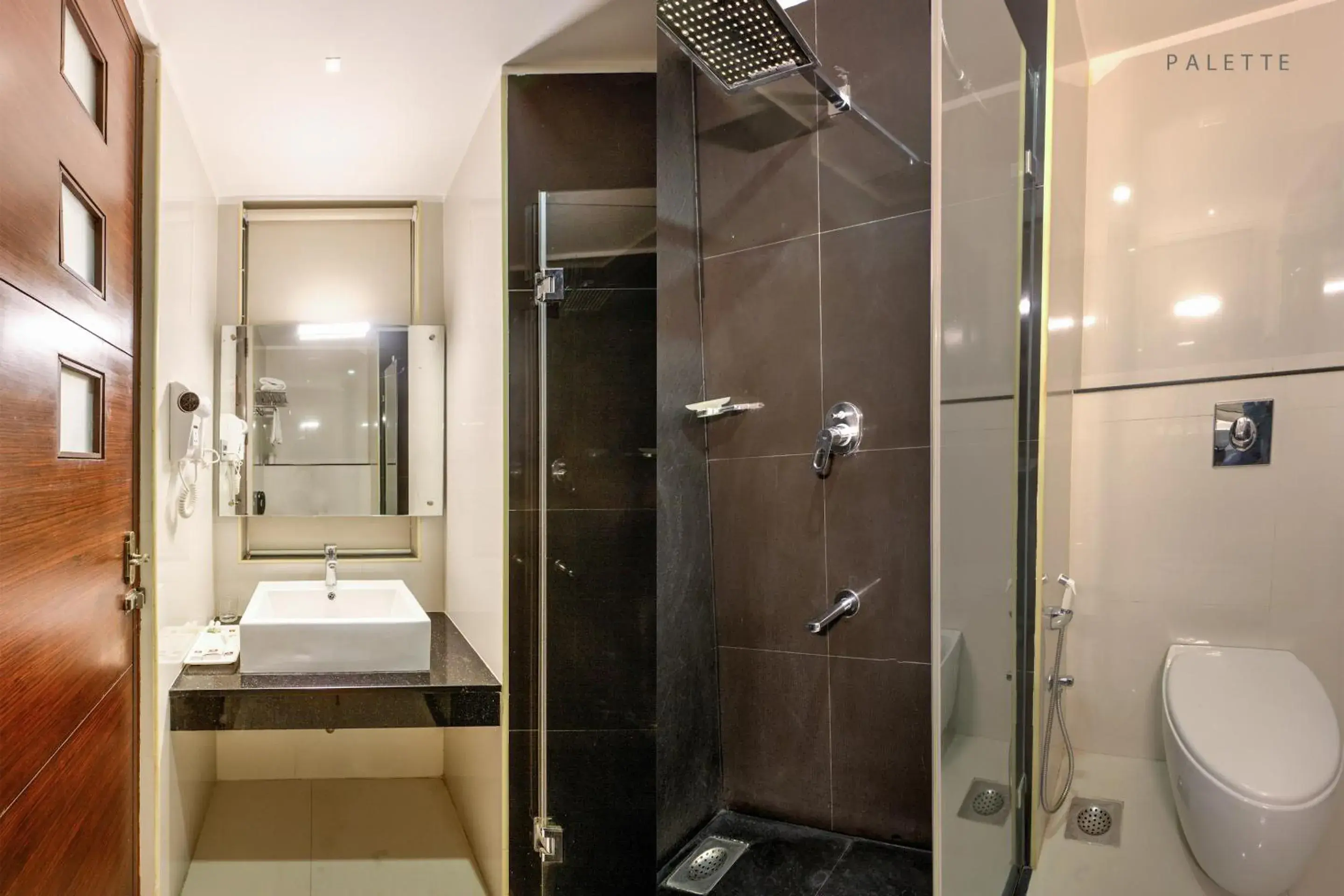 Superior Double Room in Hotel Pioneer Grand Palace Superior Double Room in Hotel Pioneer Grand Palace