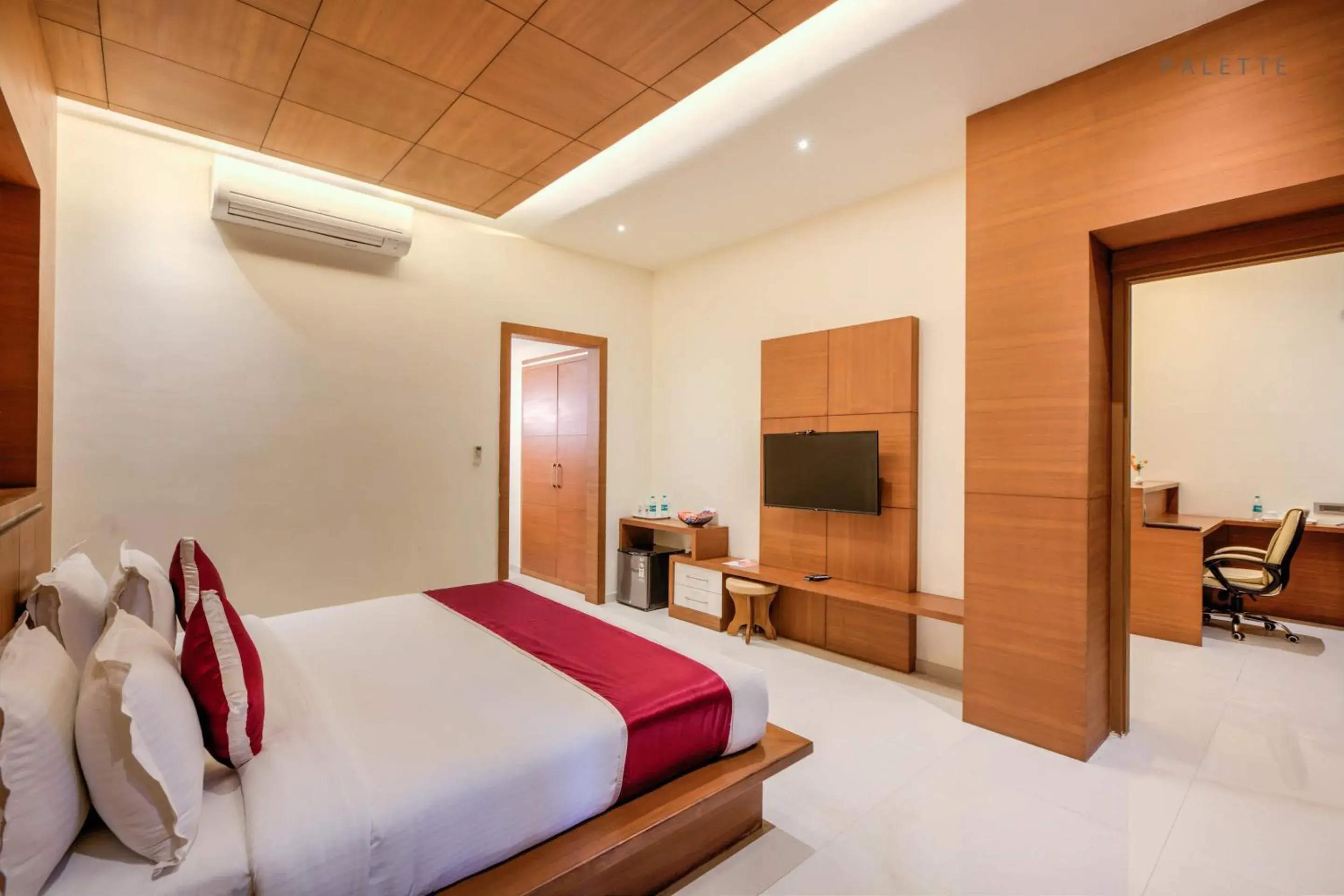 Living room, Bed in Hotel Pioneer Grand Palace Living room, Bed in Hotel Pioneer Grand Palace