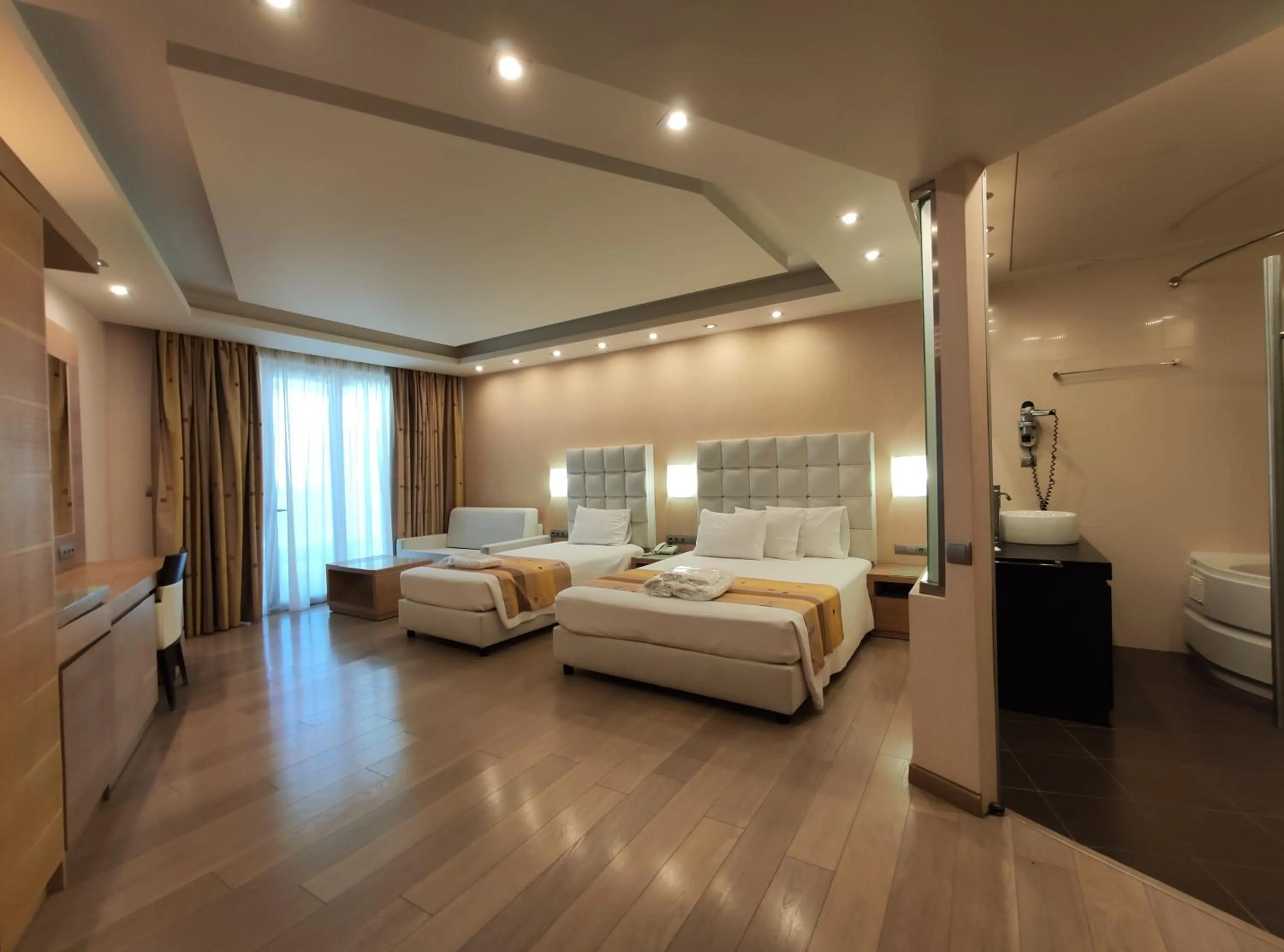 Photo of the whole room, Bed in Konstantinos Palace