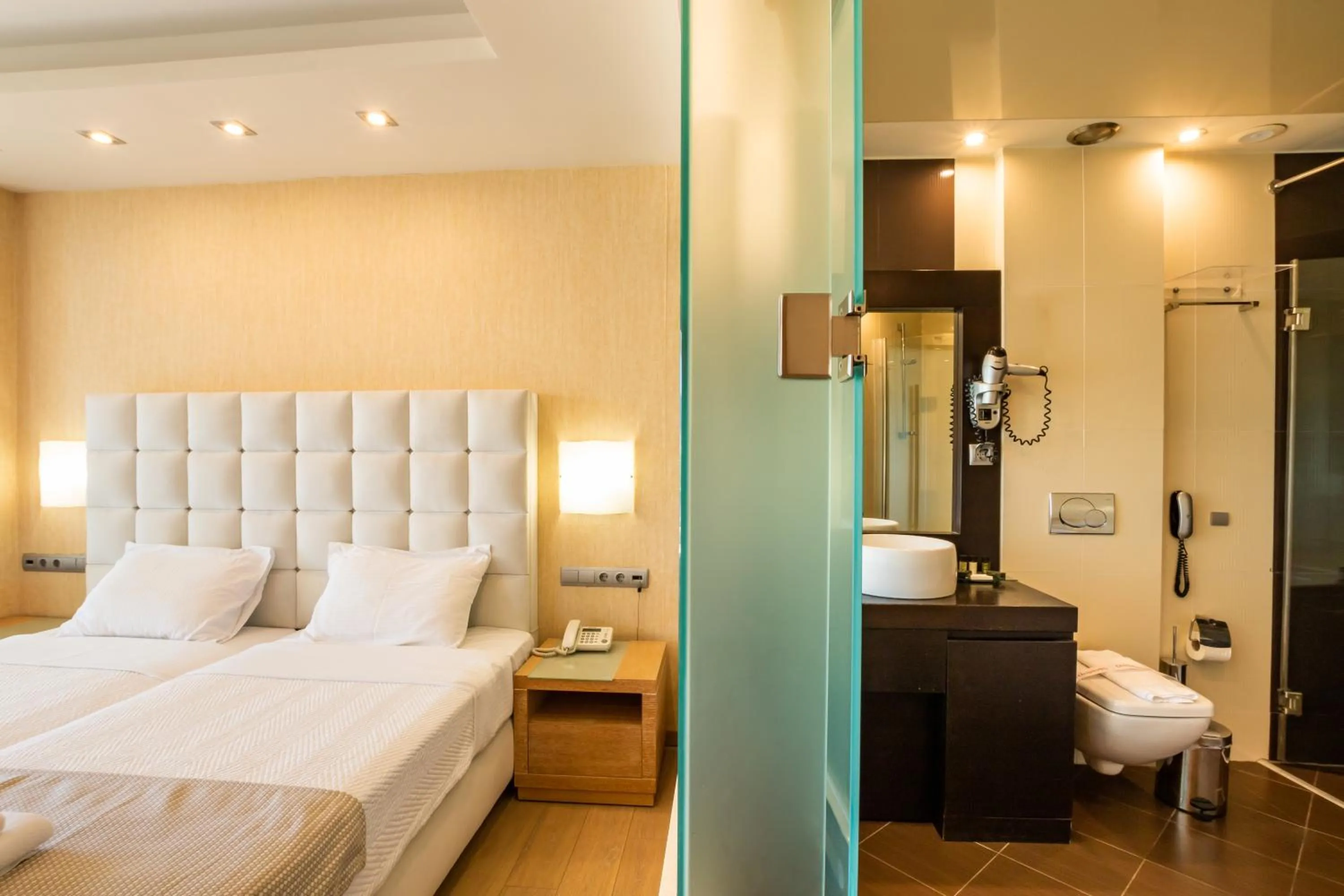 Bathroom, Bed in Konstantinos Palace