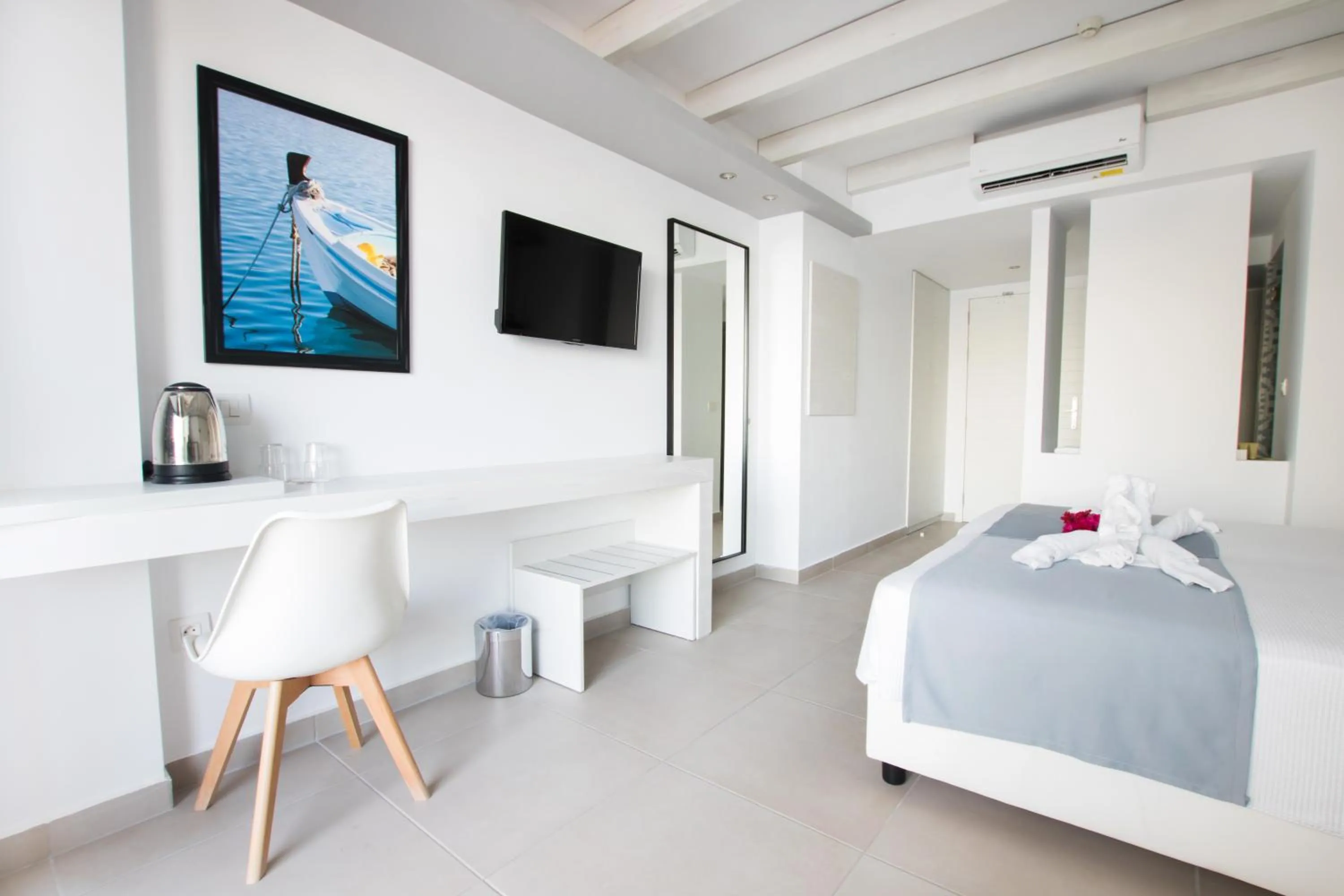 TV and multimedia, Bed in Konstantinos Palace