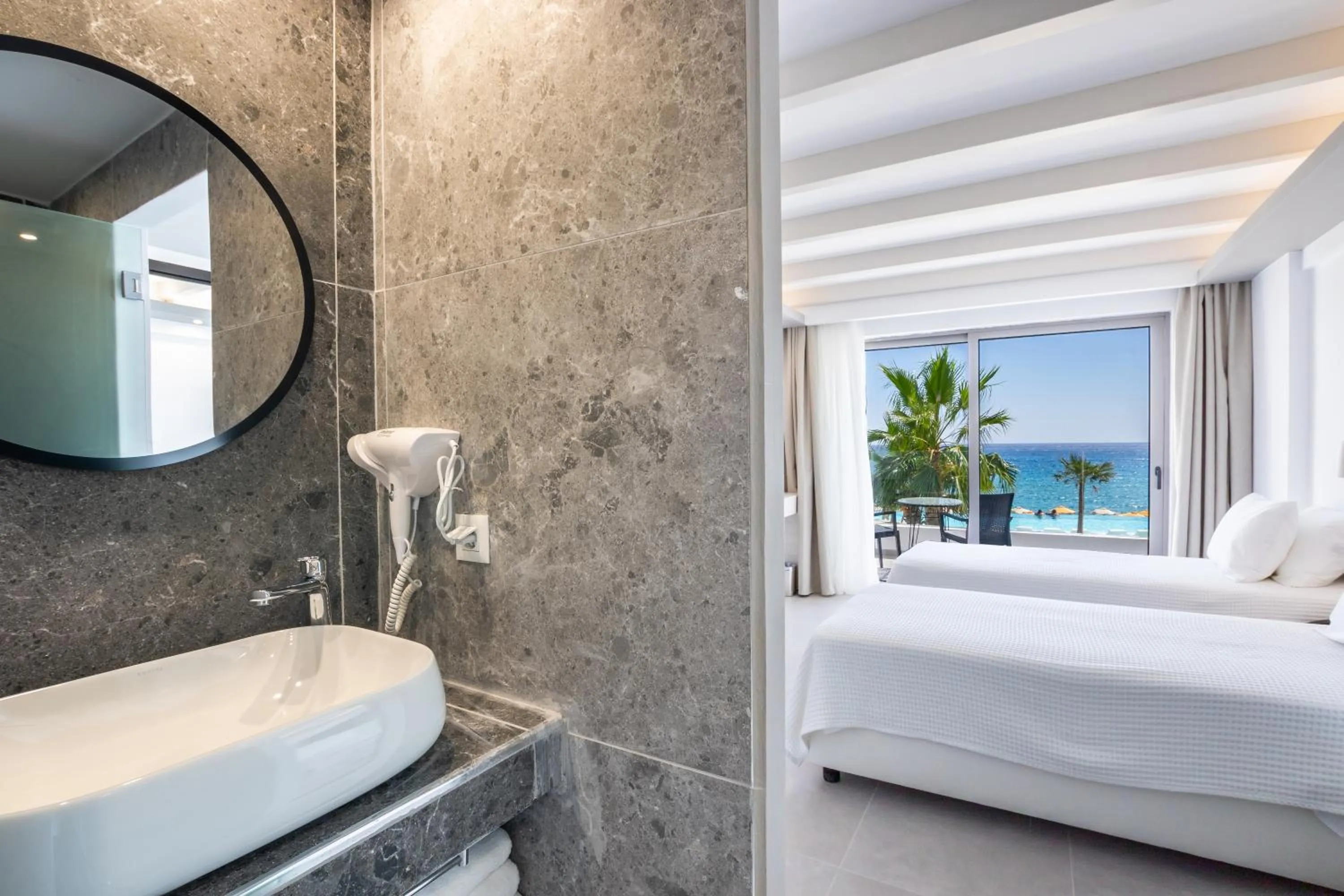 Bathroom, Bed in Konstantinos Palace