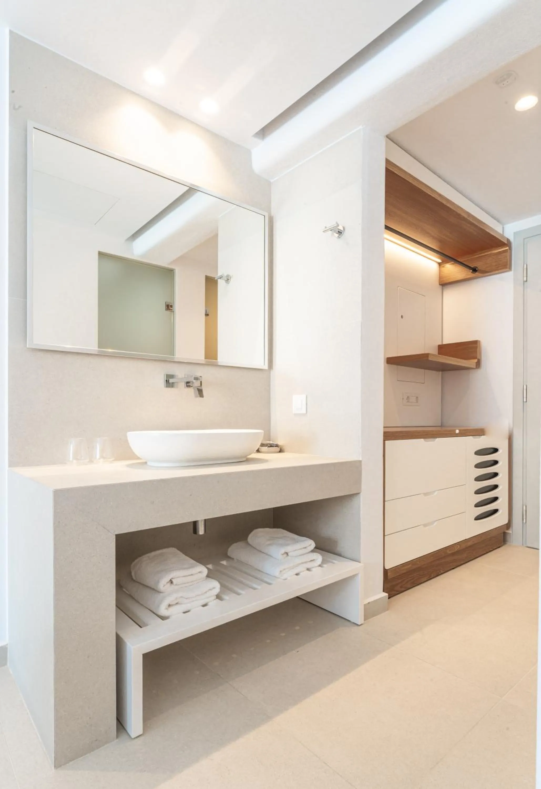 Bathroom in Manoula's Beach Mykonos Resort