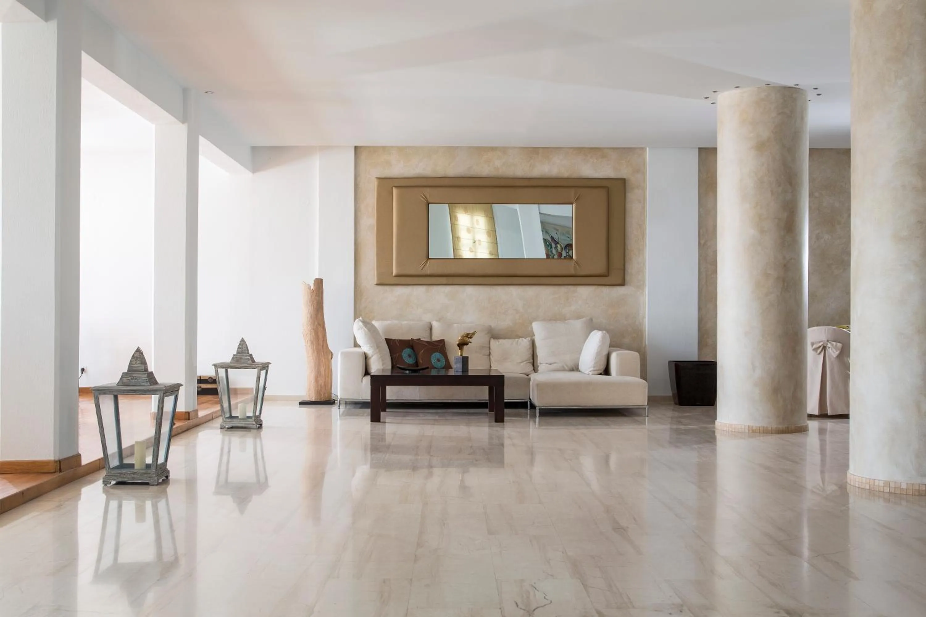 Lobby or reception in Manoula's Beach Mykonos Resort