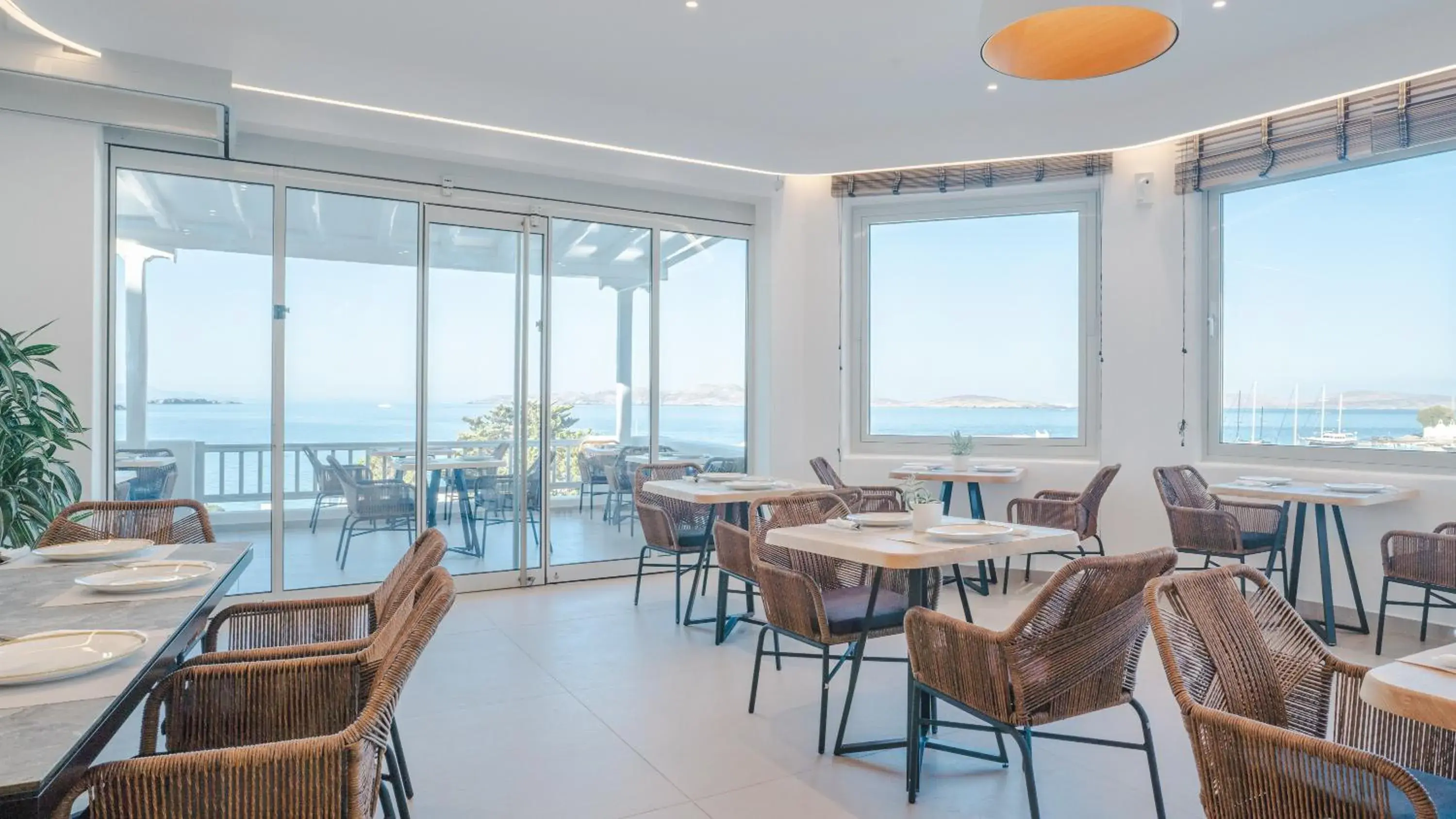 Restaurant/places to eat in Manoula's Beach Mykonos Resort Restaurant/places to eat in Manoula's Beach Mykonos Resort