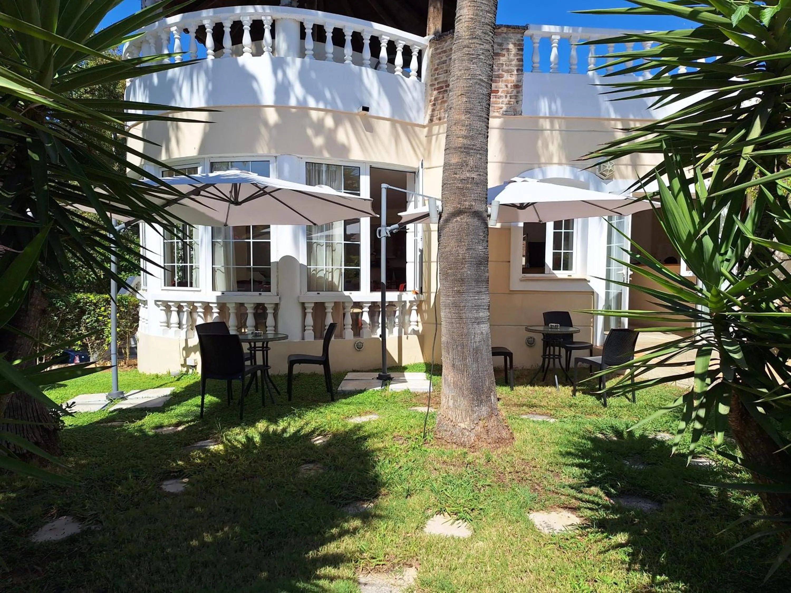 Garden in Perla Beach