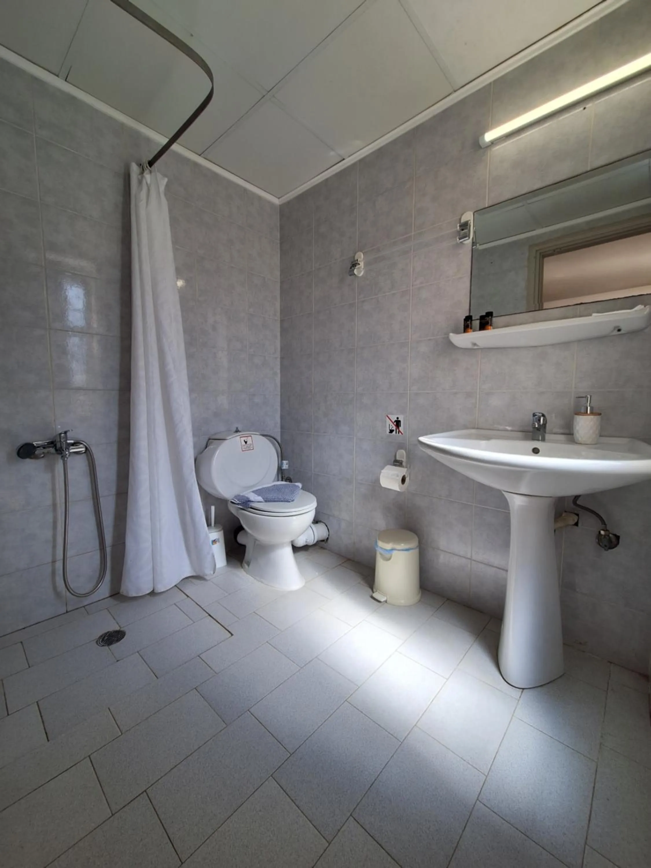 Shower in Perla Beach