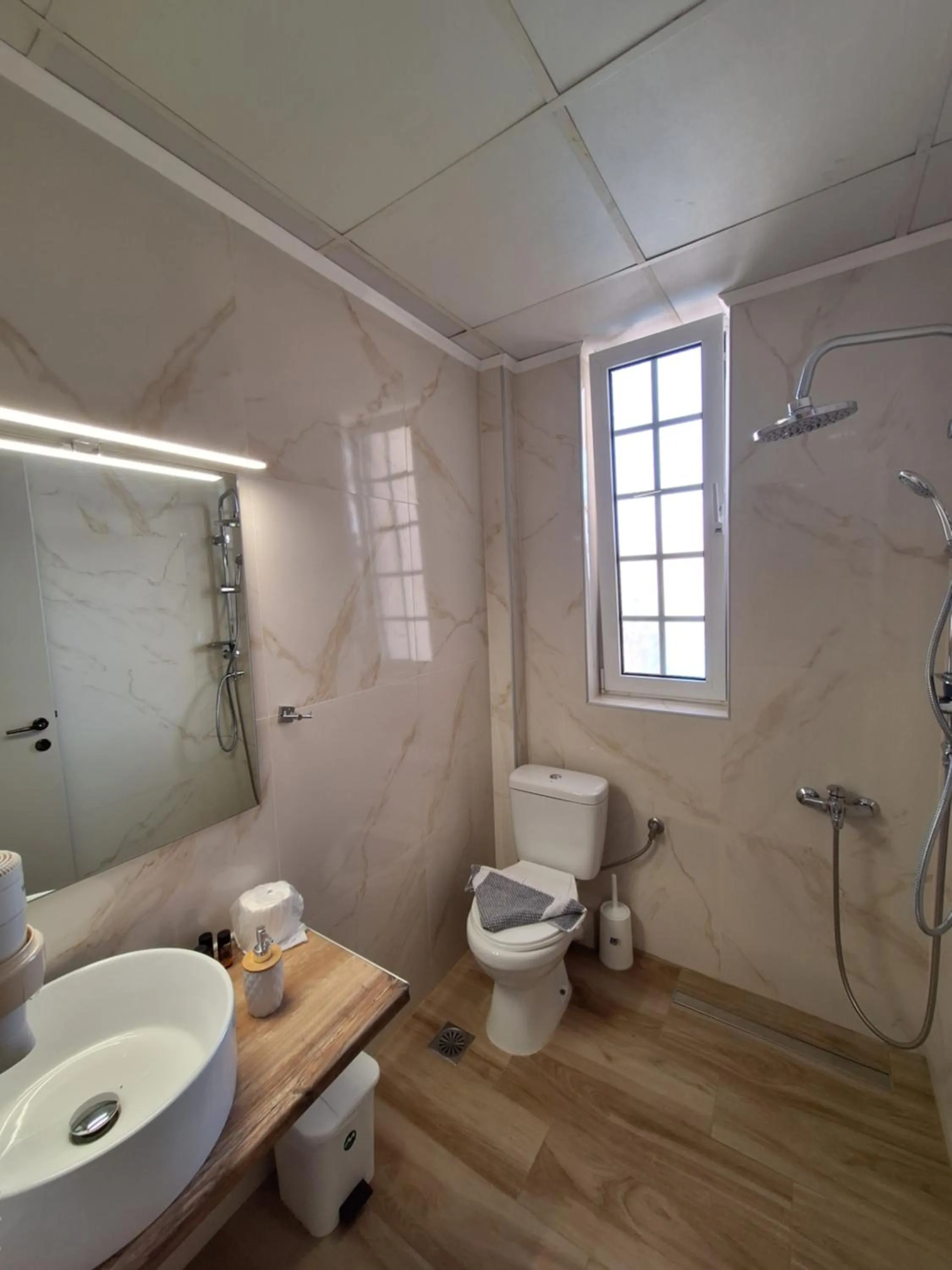 Shower in Perla Beach