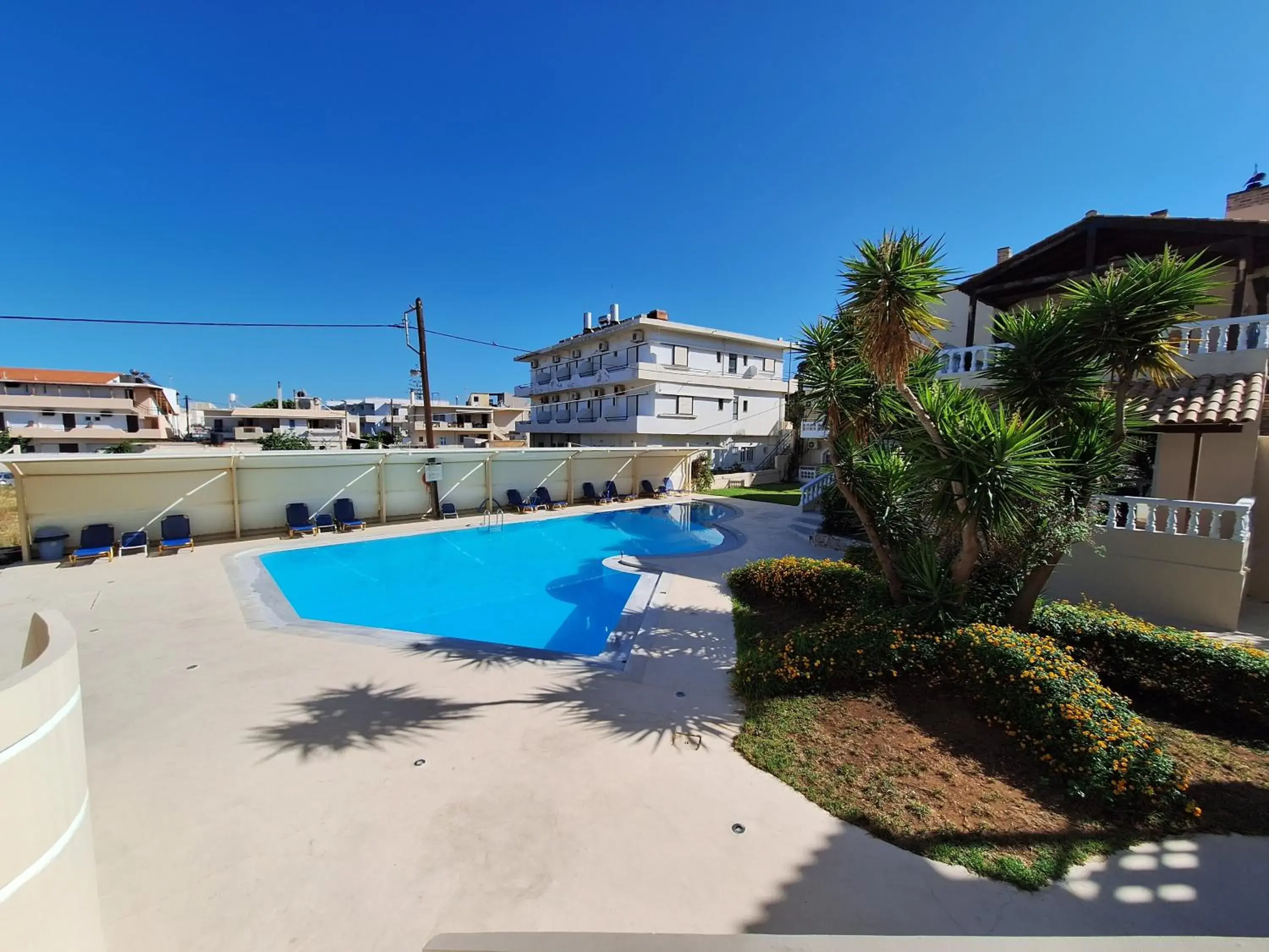 Swimming pool in Perla Beach Swimming pool in Perla Beach