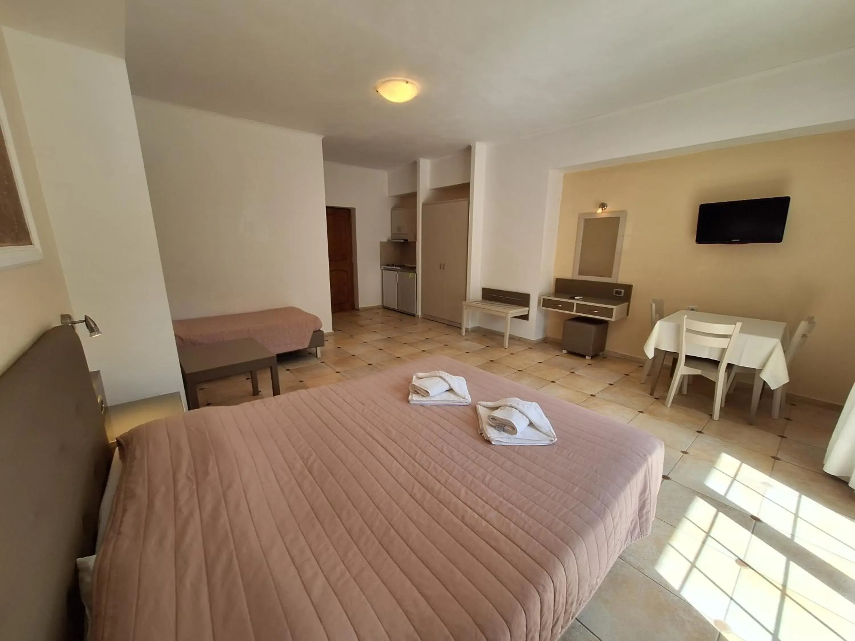 TV and multimedia, Bed in Perla Beach TV and multimedia, Bed in Perla Beach