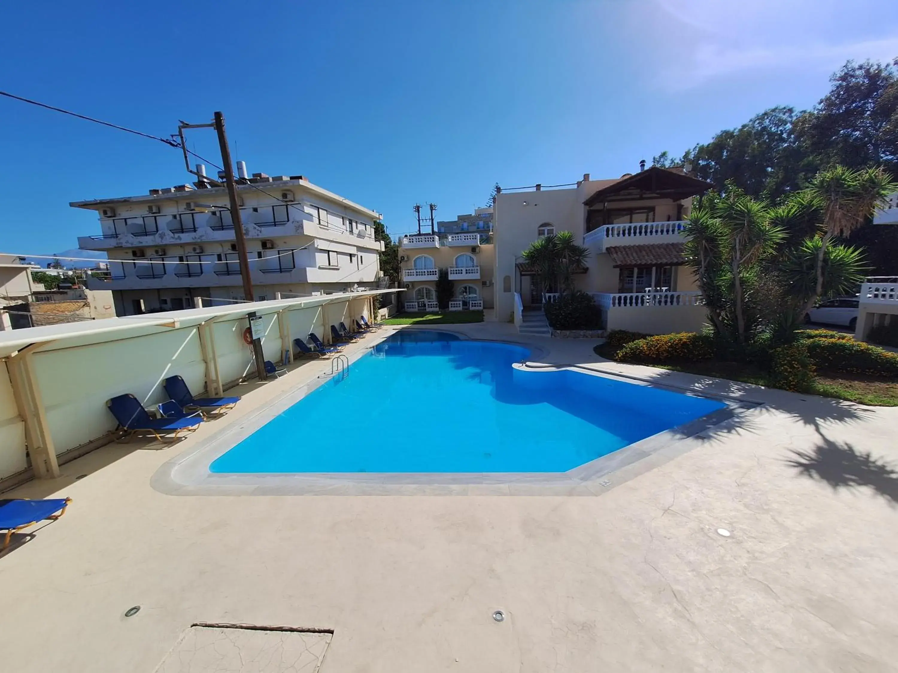 Swimming pool in Perla Beach Swimming pool in Perla Beach