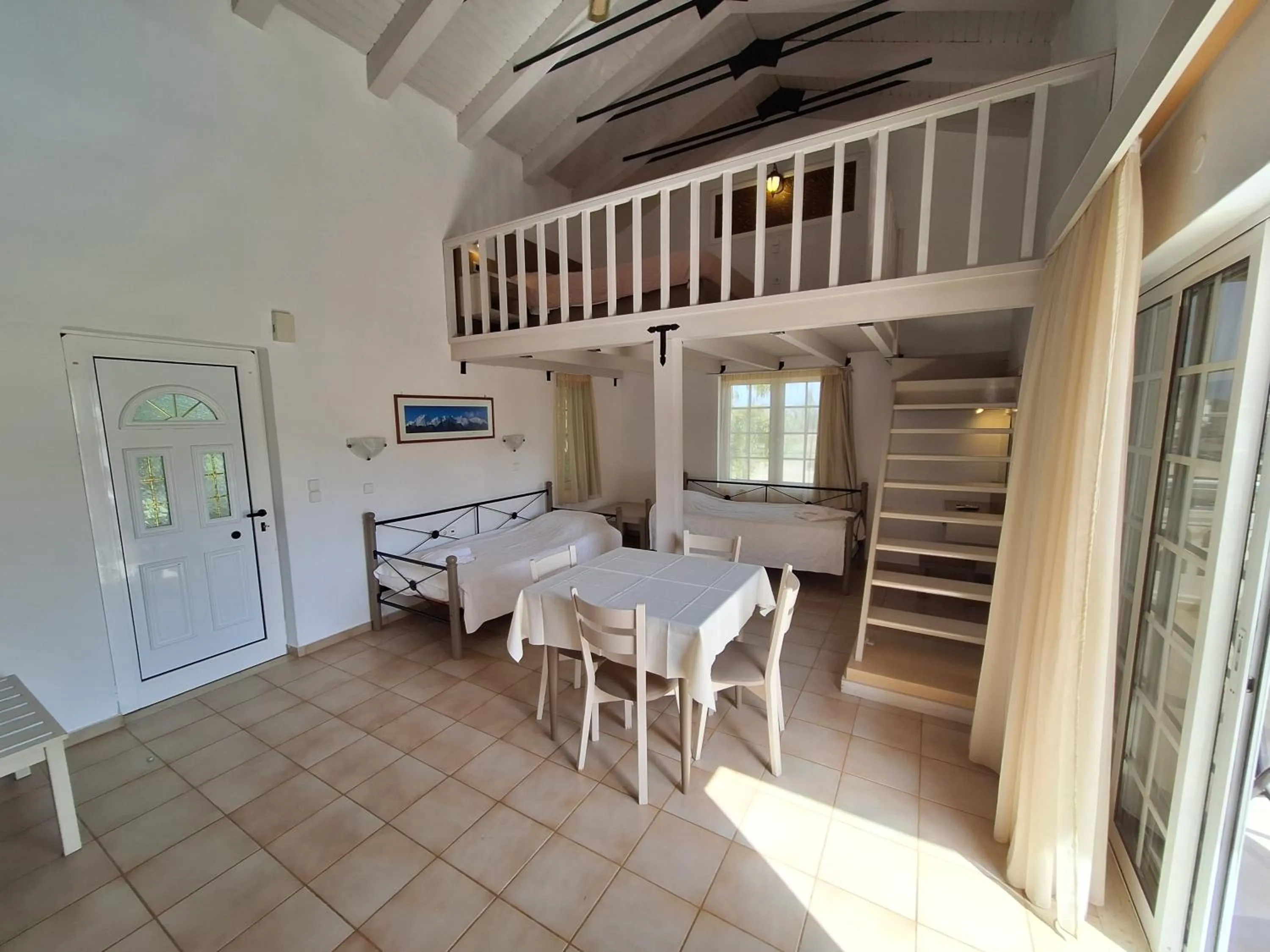 Photo of the whole room in Perla Beach